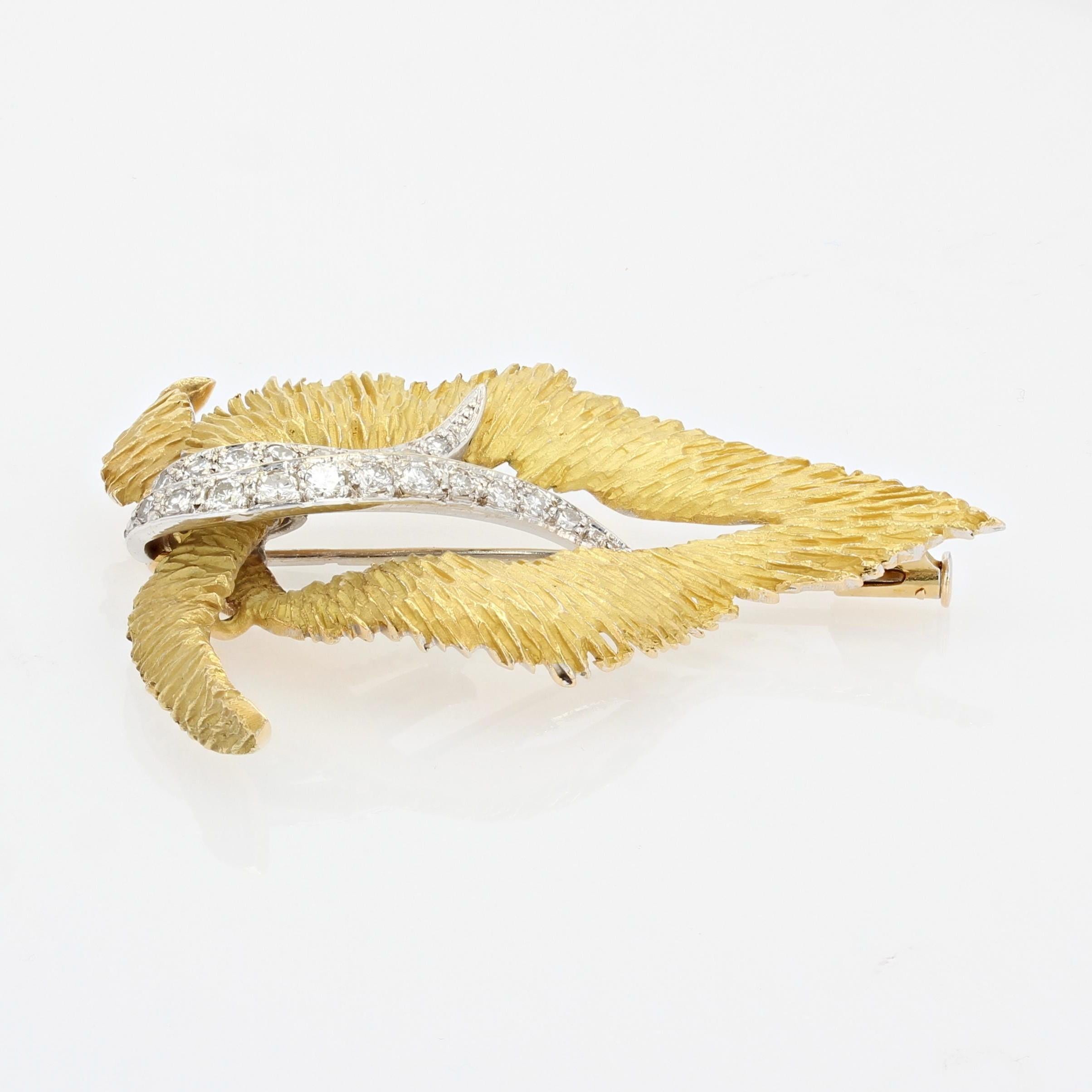 Women's French 1970s Diamonds 18 Karat Yellow Amati Gold Brooch For Sale