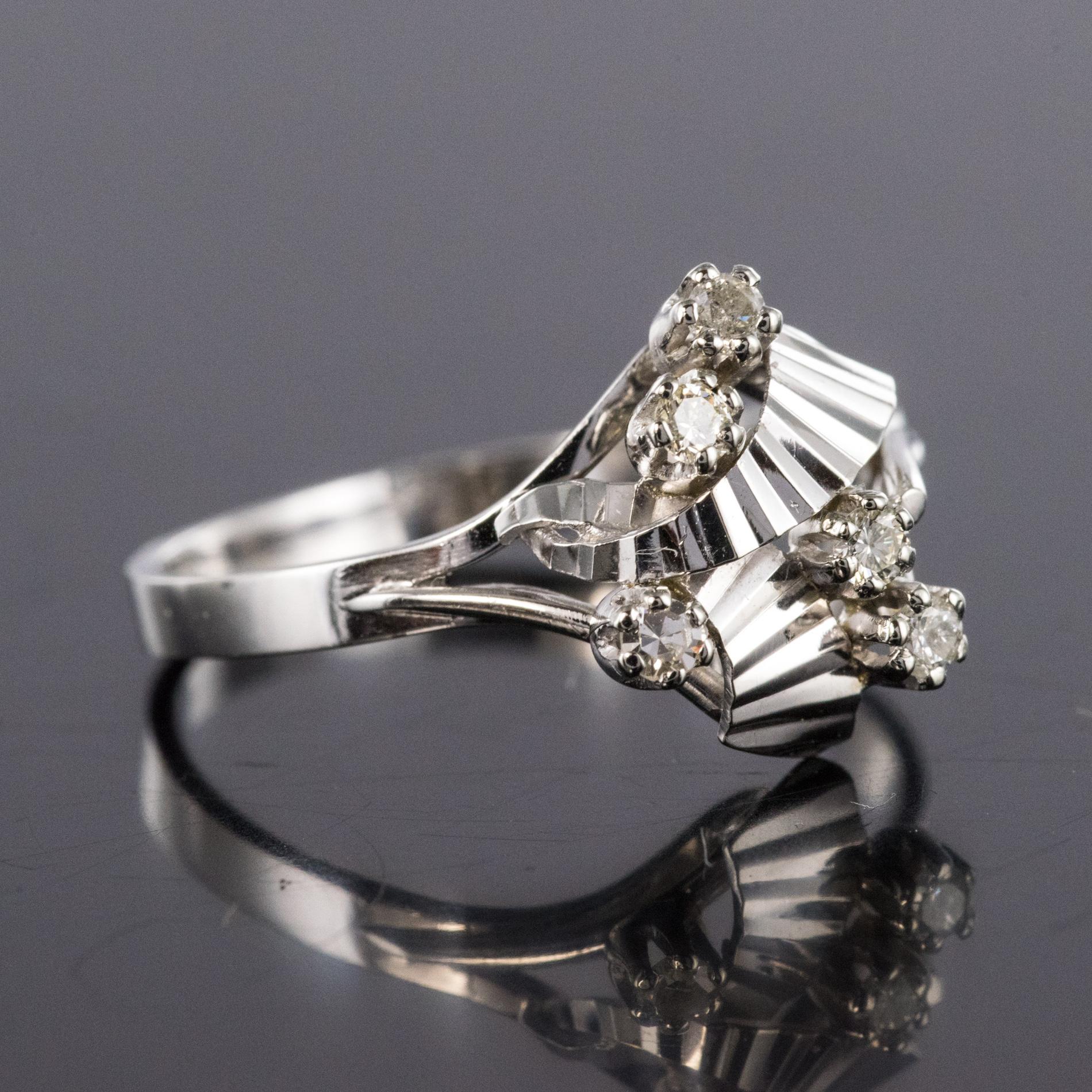 Französischer 1970er Diamantenring aus 18 Karat Weißgold im Zustand „Hervorragend“ im Angebot in Poitiers, FR