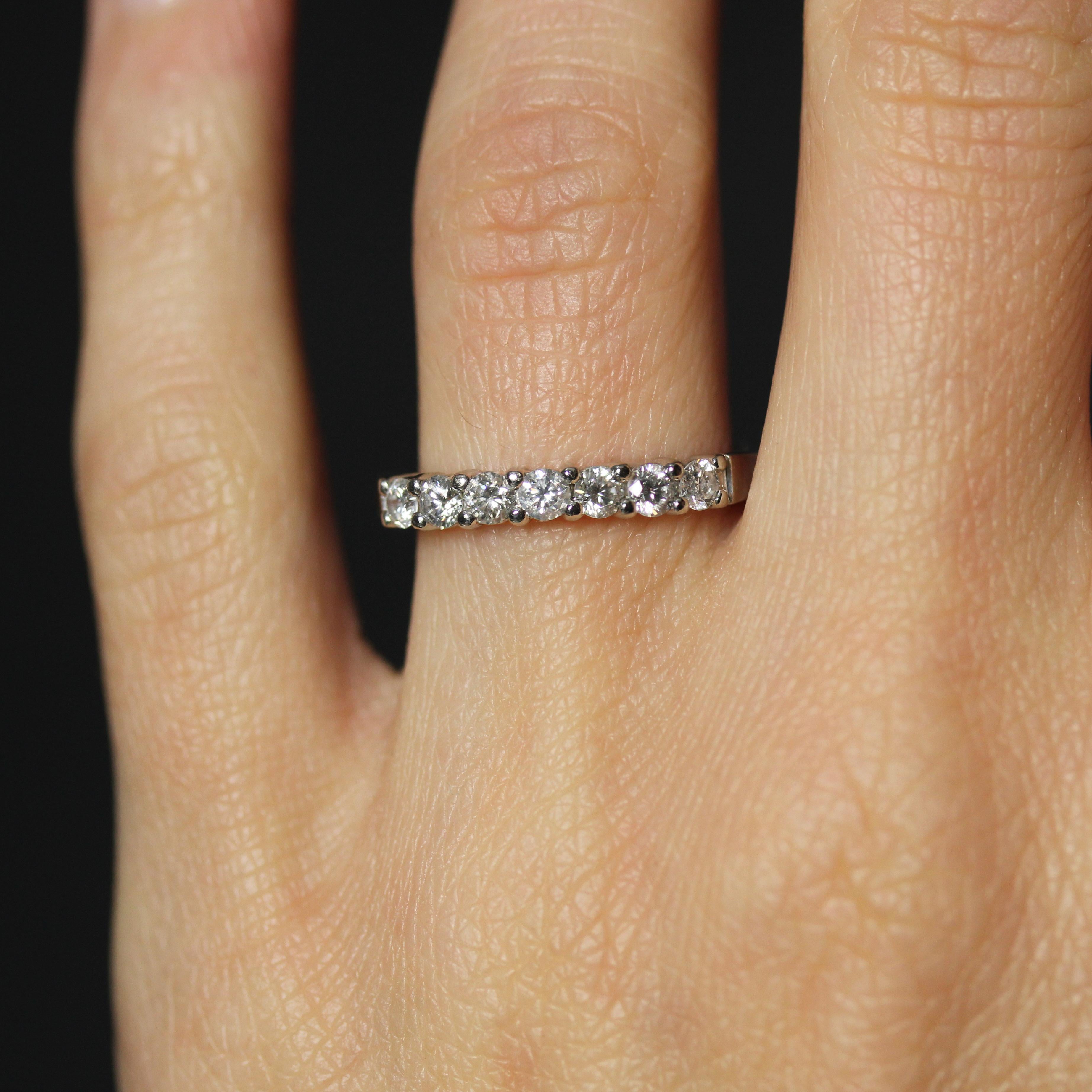 Französischer 1970er Diamanten Platin Halber Ehering Damen im Angebot