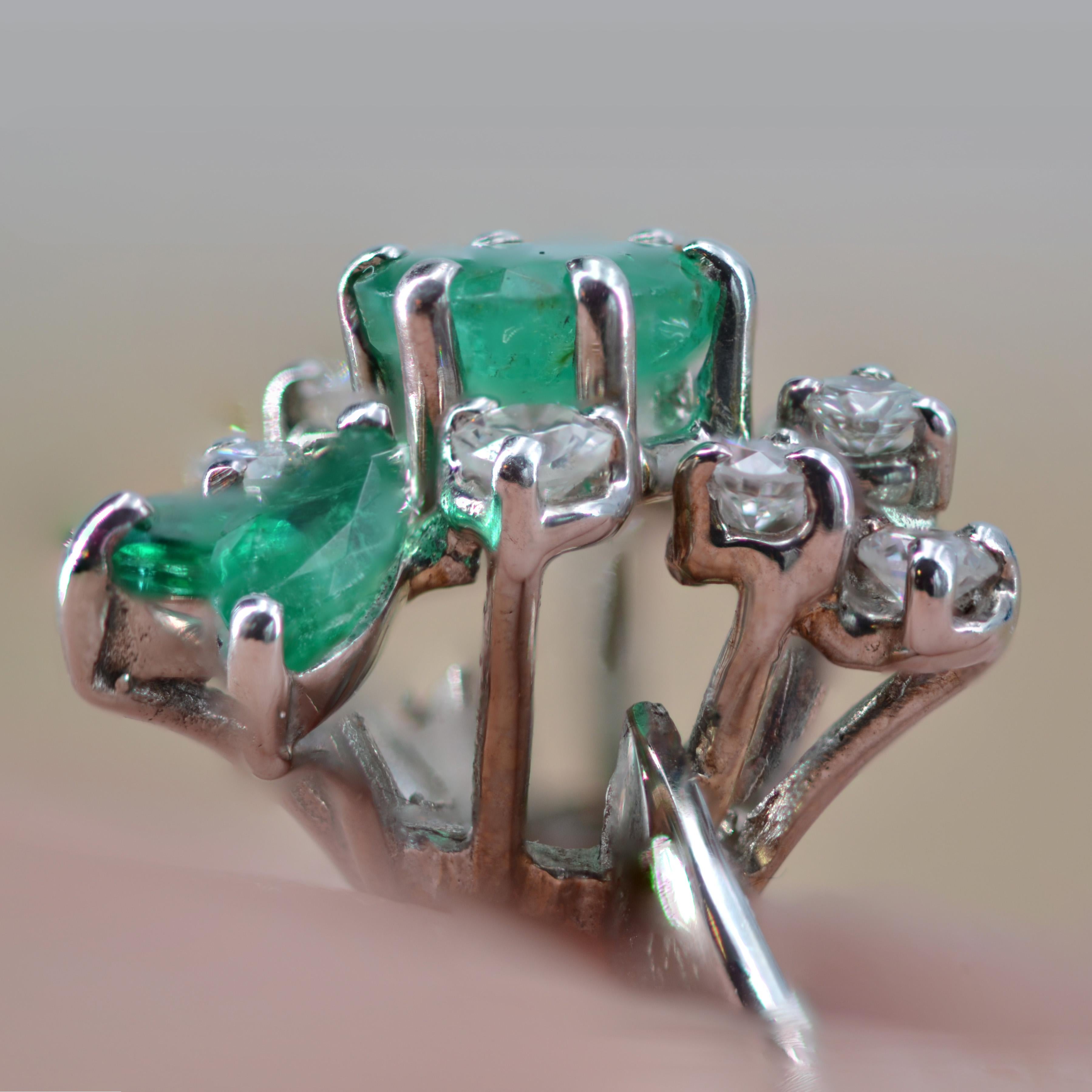 French 1970s Emerald Diamond 18 Carat White Gold Ring For Sale 5