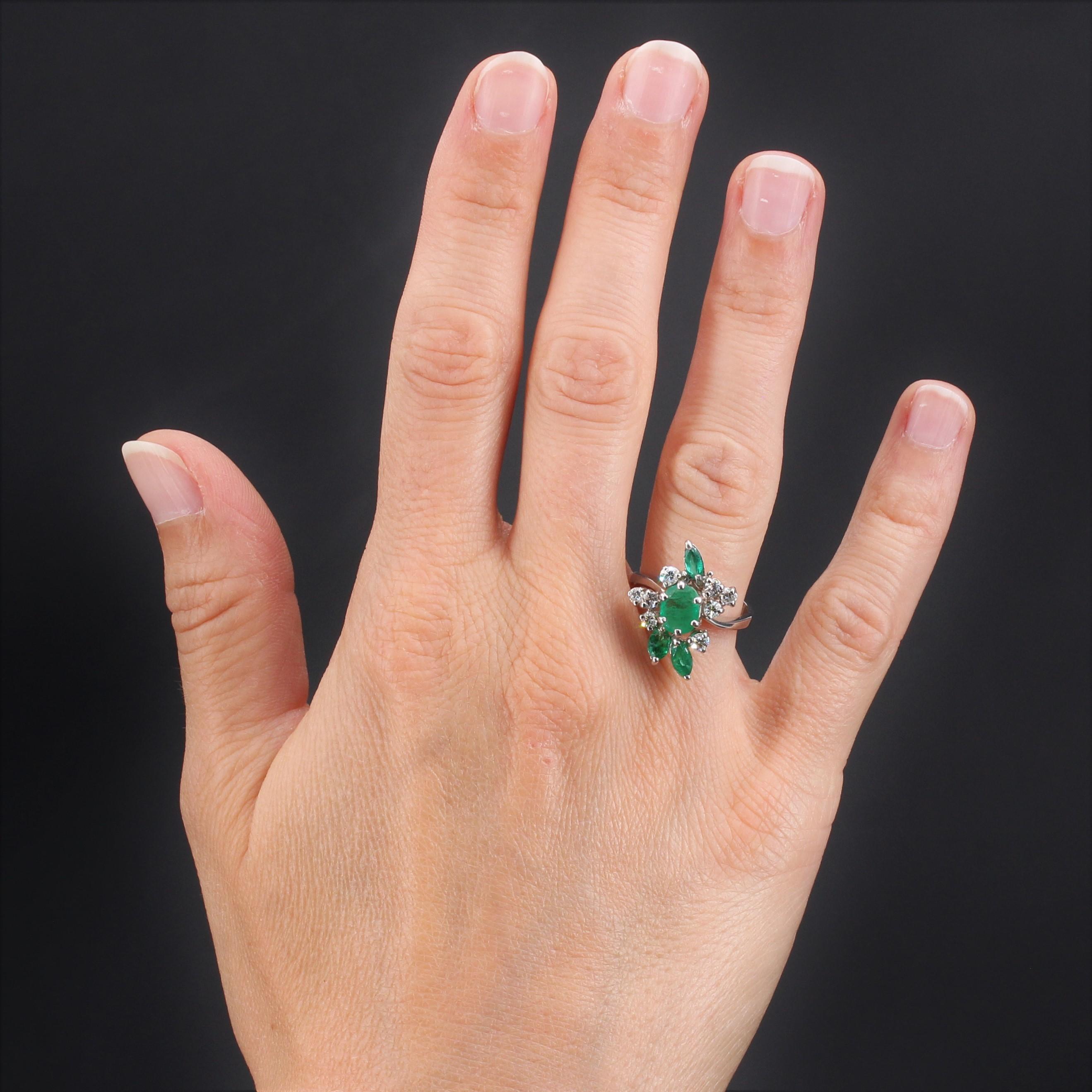 Ring in 18 carats white gold, head of eagle hallmark.
It comes straight from the 1970s, this splendid vintage ring is set with claws of an emerald oval surrounded by 8 modern brilliant cut diamonds and 3 emeralds shuttle.
Total diamond weight: about