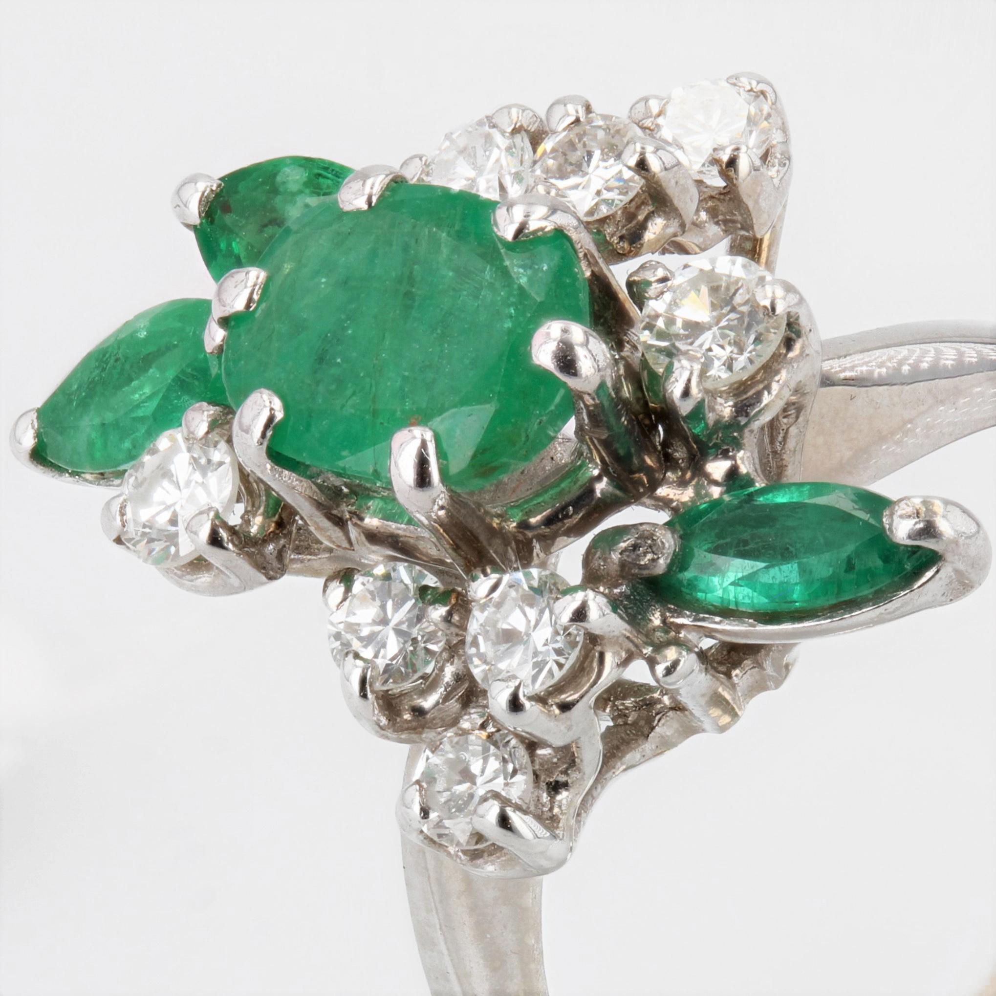 Women's French 1970s Emerald Diamond 18 Carat White Gold Ring For Sale