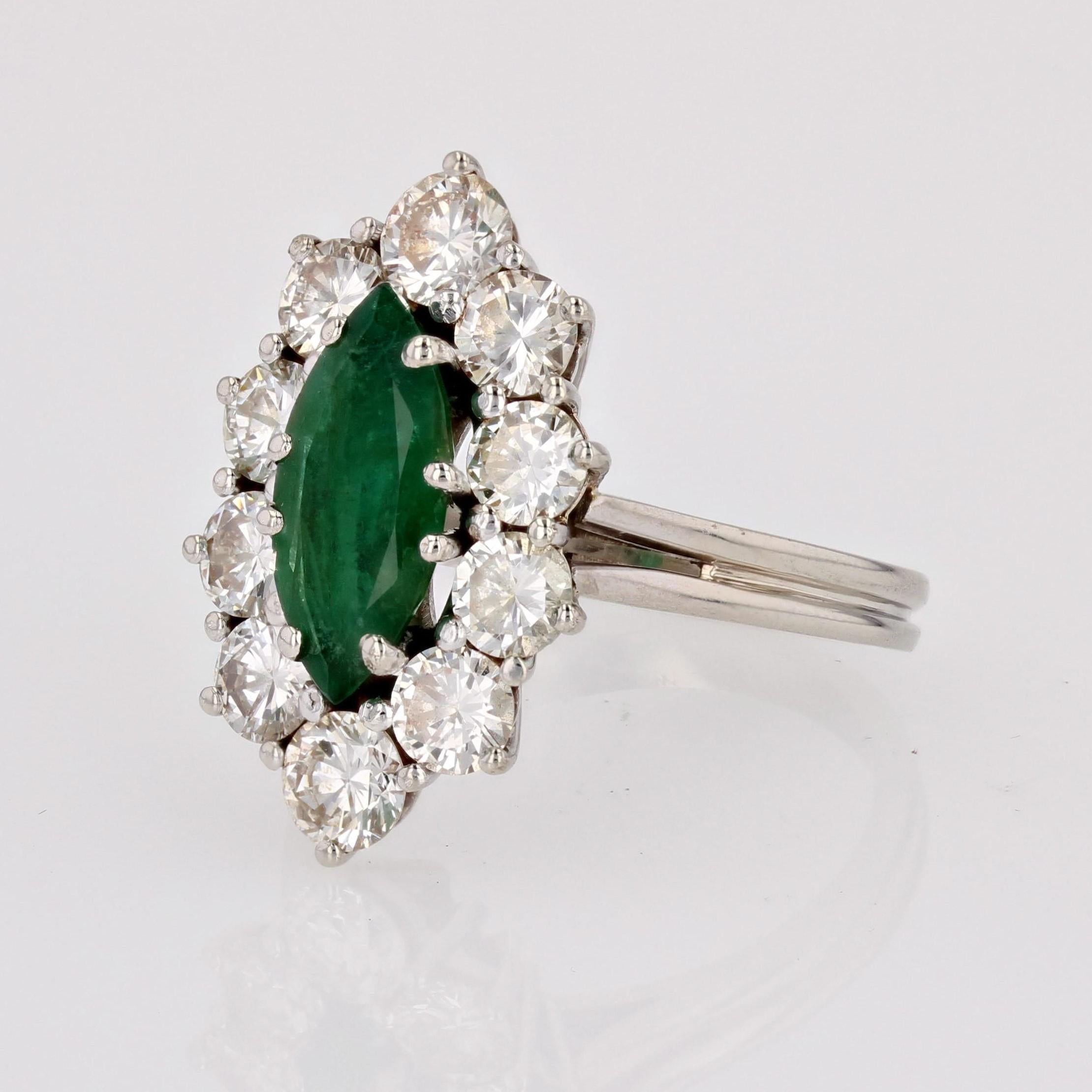 French 1970s Emerald Diamonds 18 Karat White Gold Marquise Ring For Sale 2