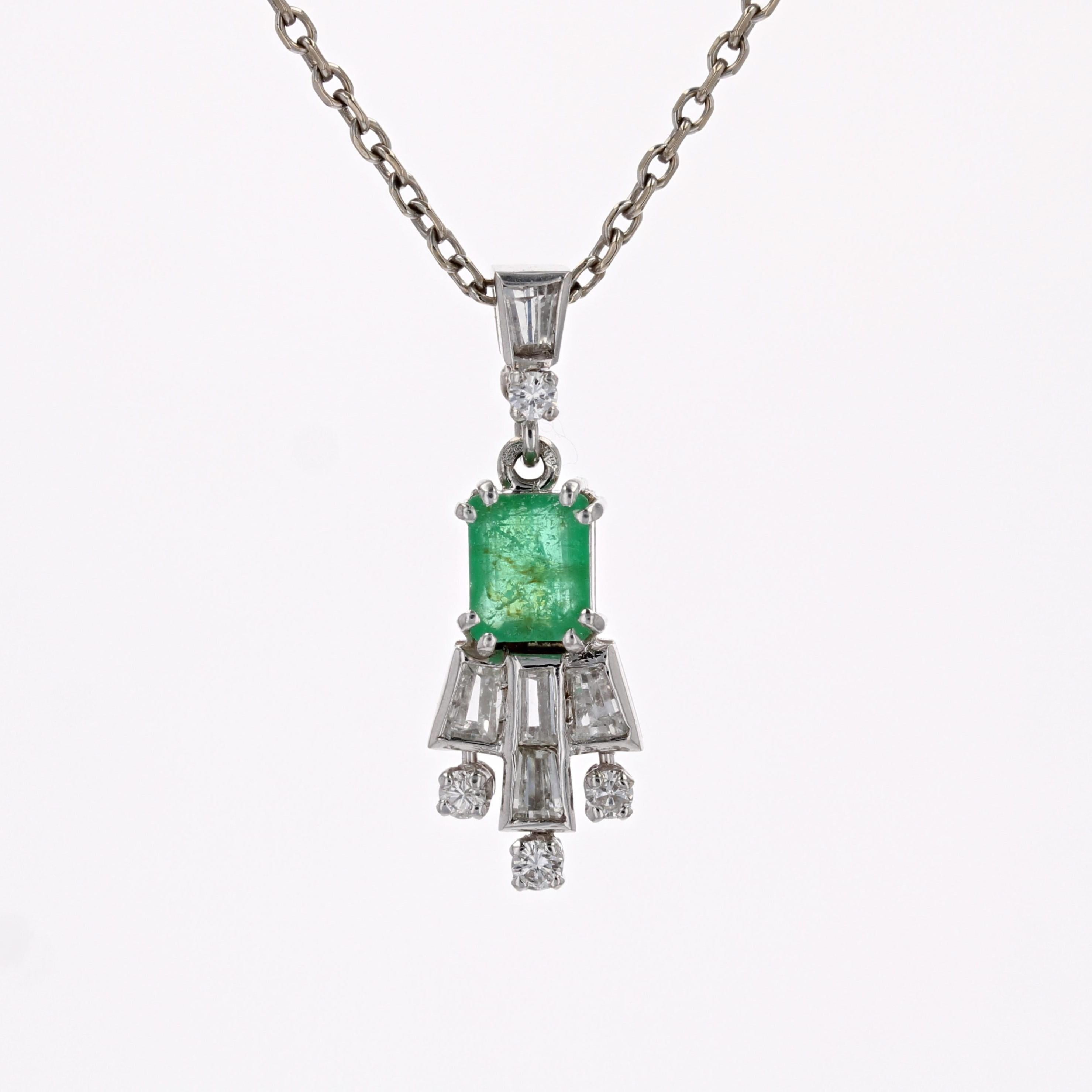 French 1970s Emerald Diamonds 18 Karat White Gold Pendant For Sale 9