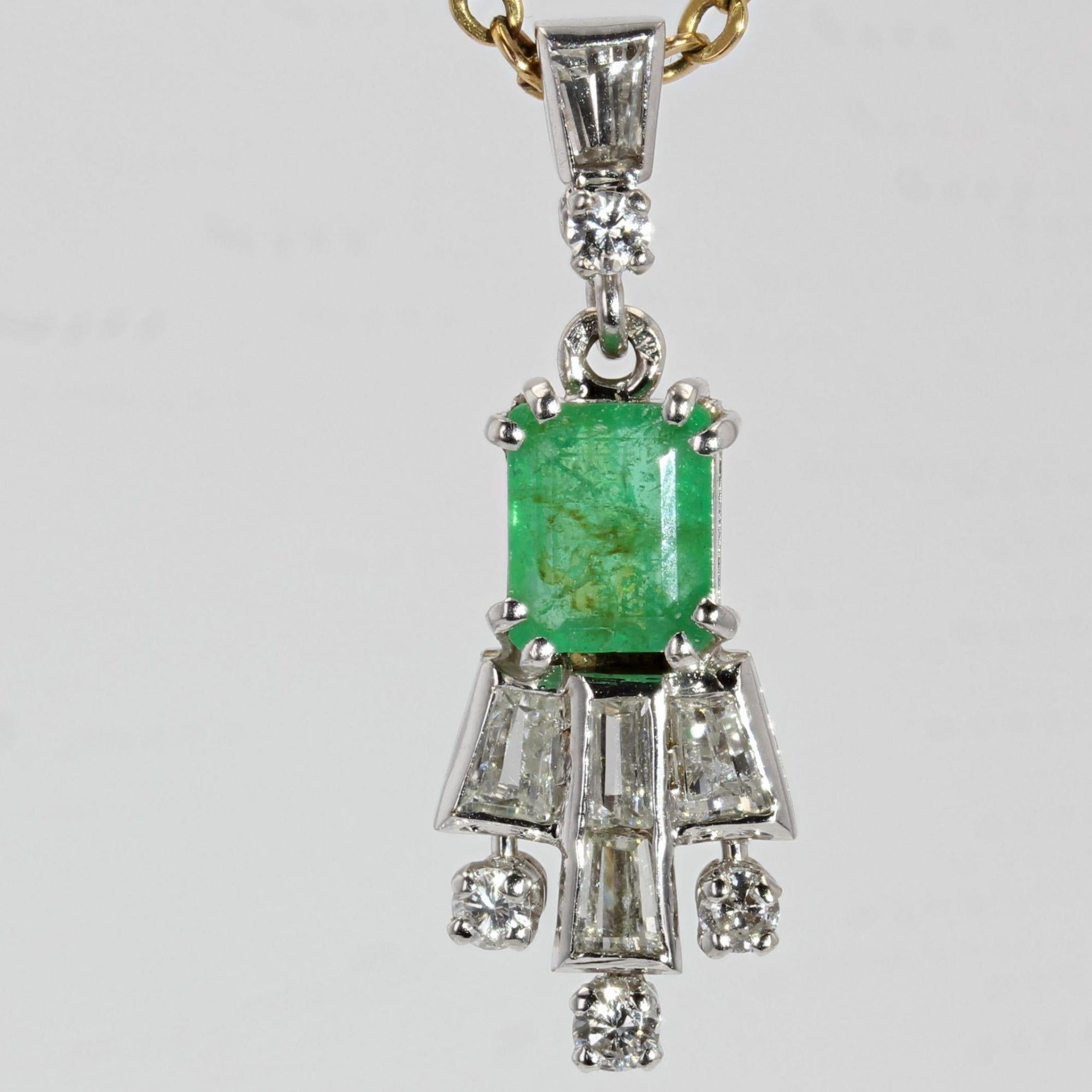 French 1970s Emerald Diamonds 18 Karat White Gold Pendant For Sale 1