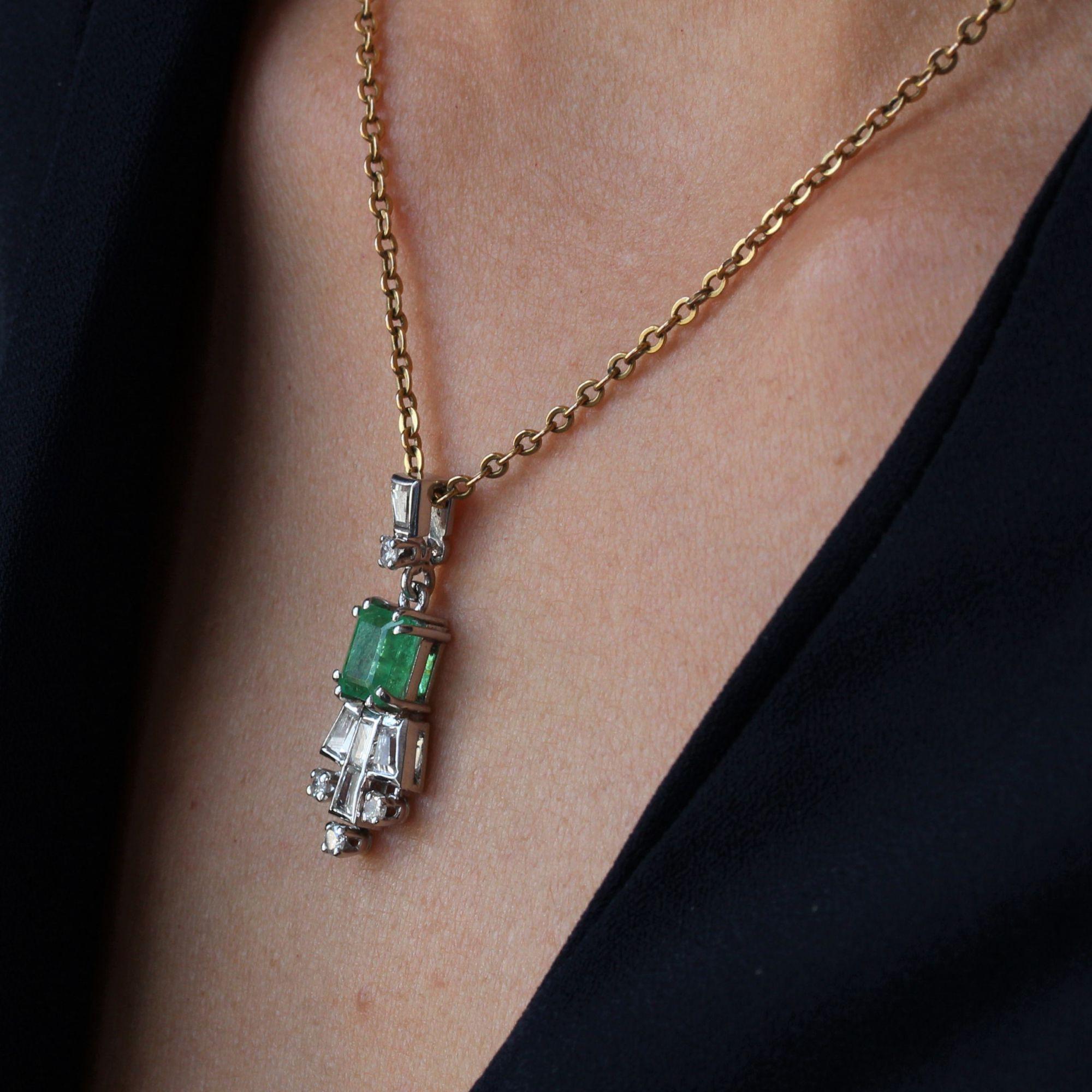 Women's French 1970s Emerald Diamonds 18 Karat White Gold Pendant For Sale