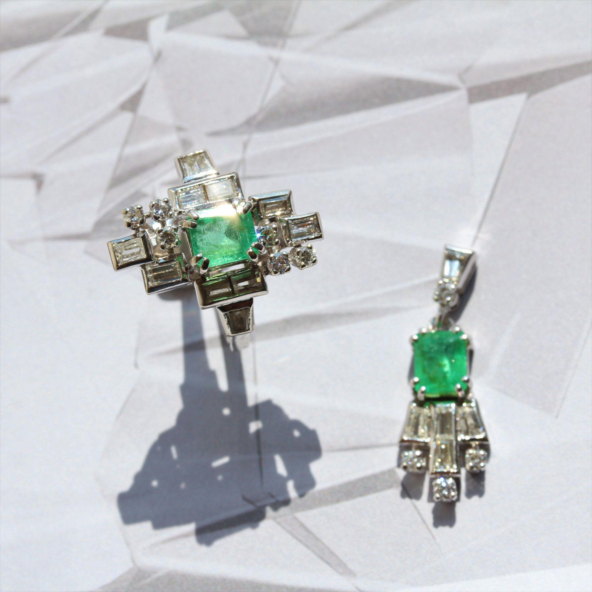 French 1970s Emerald Diamonds 18 Karat White Gold Pendant For Sale 1