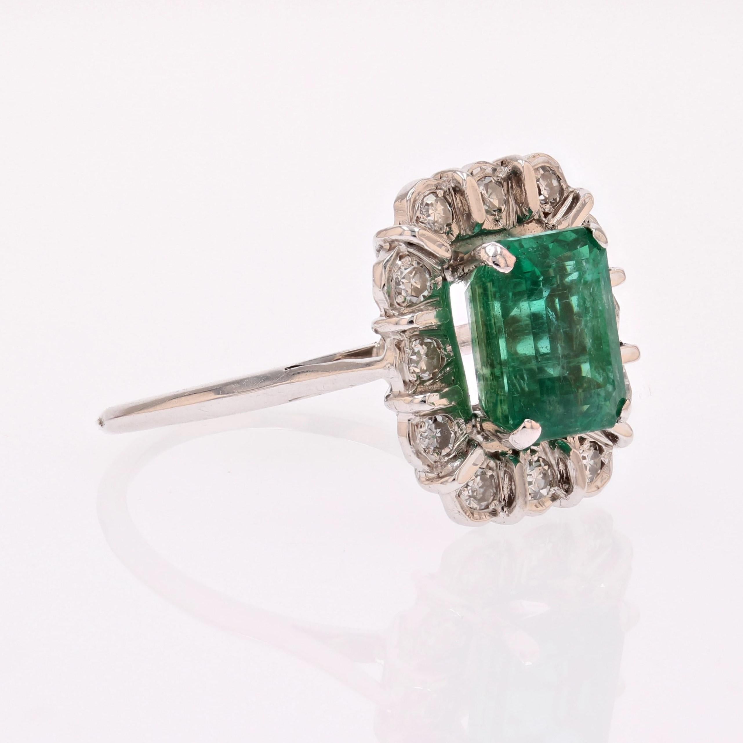French 1970s Emerald Diamonds 18 Karat White Gold Rectangular Cluster Ring For Sale 5