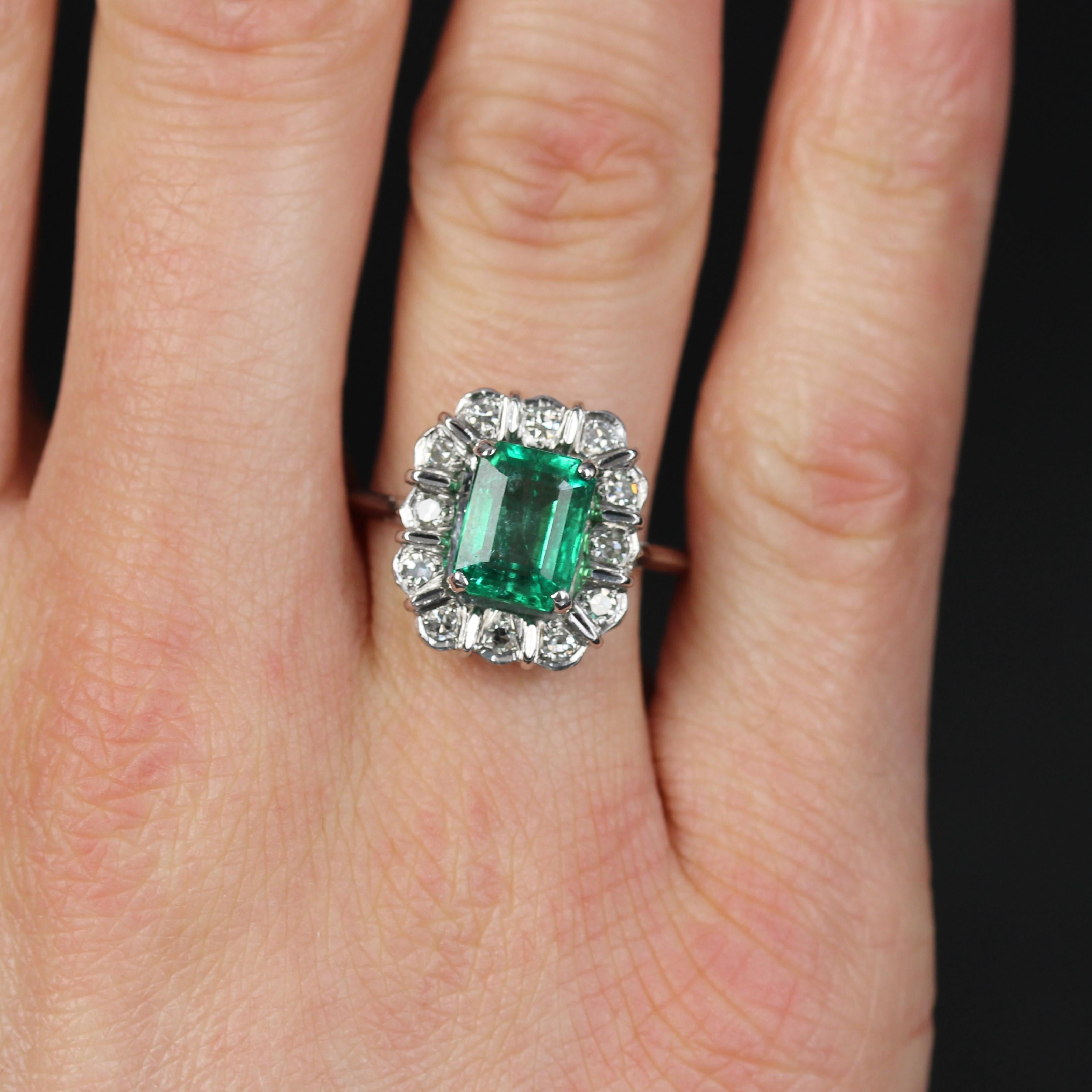 Women's French 1970s Emerald Diamonds 18 Karat White Gold Rectangular Cluster Ring For Sale