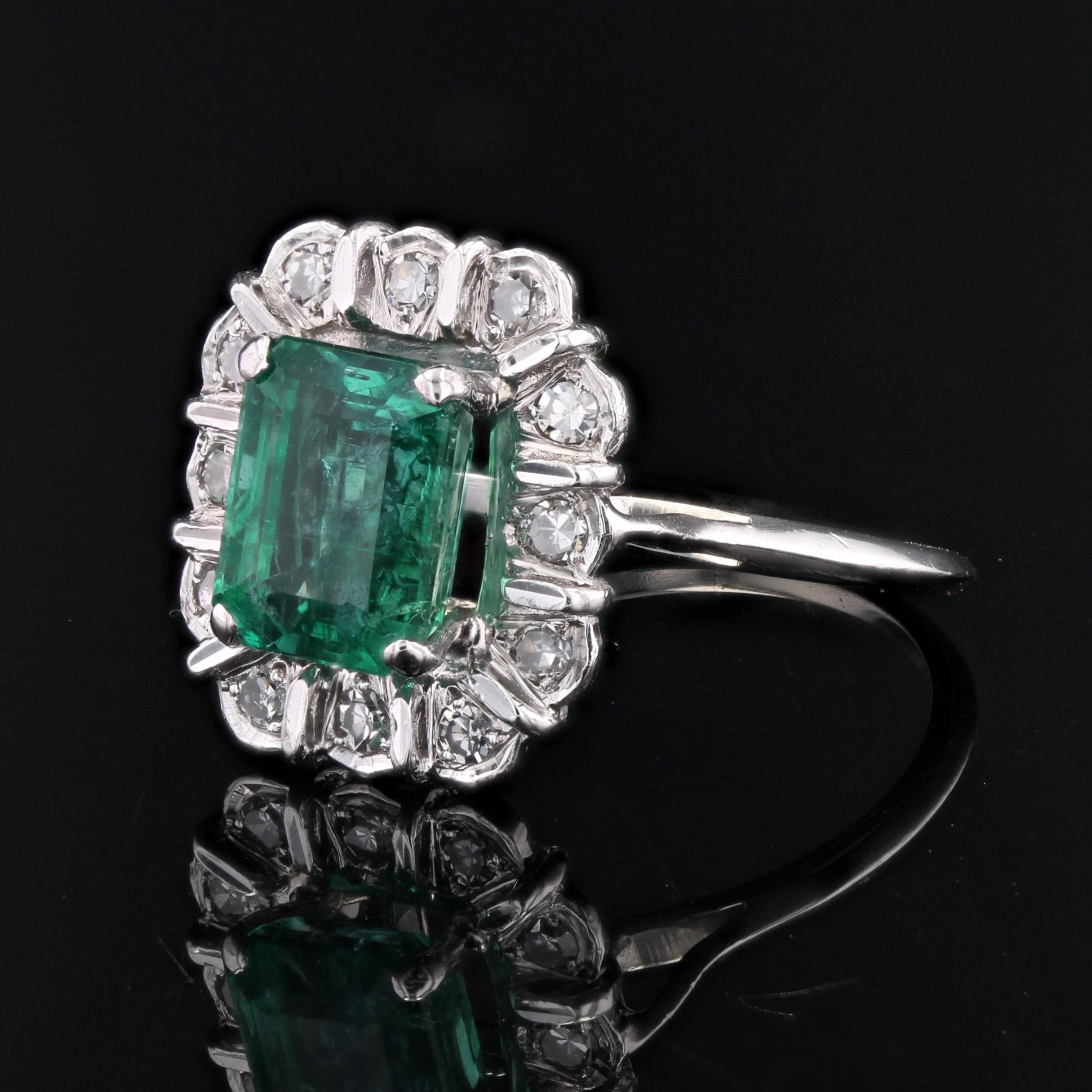 French 1970s Emerald Diamonds 18 Karat White Gold Rectangular Cluster Ring For Sale 1