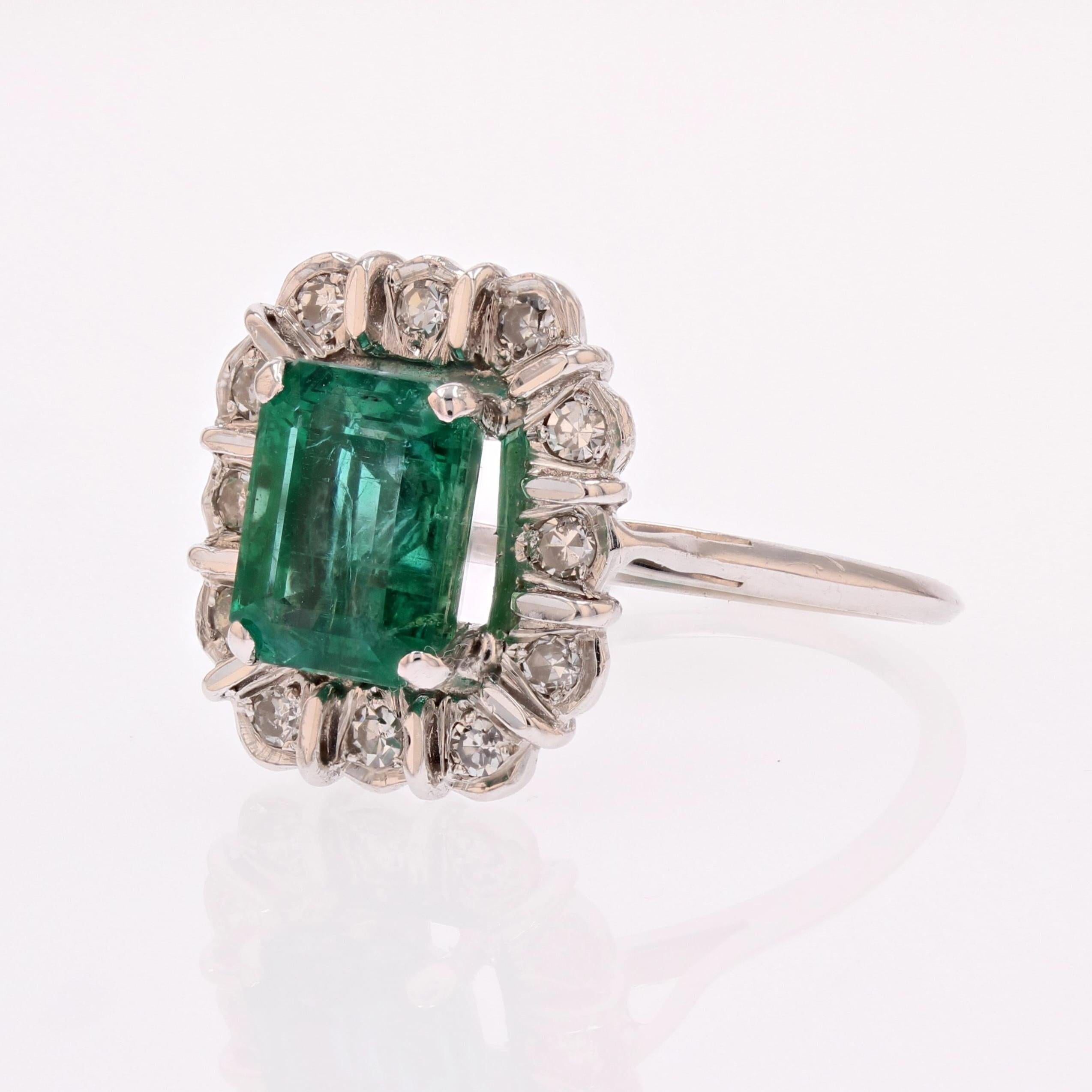 French 1970s Emerald Diamonds 18 Karat White Gold Rectangular Cluster Ring For Sale 2