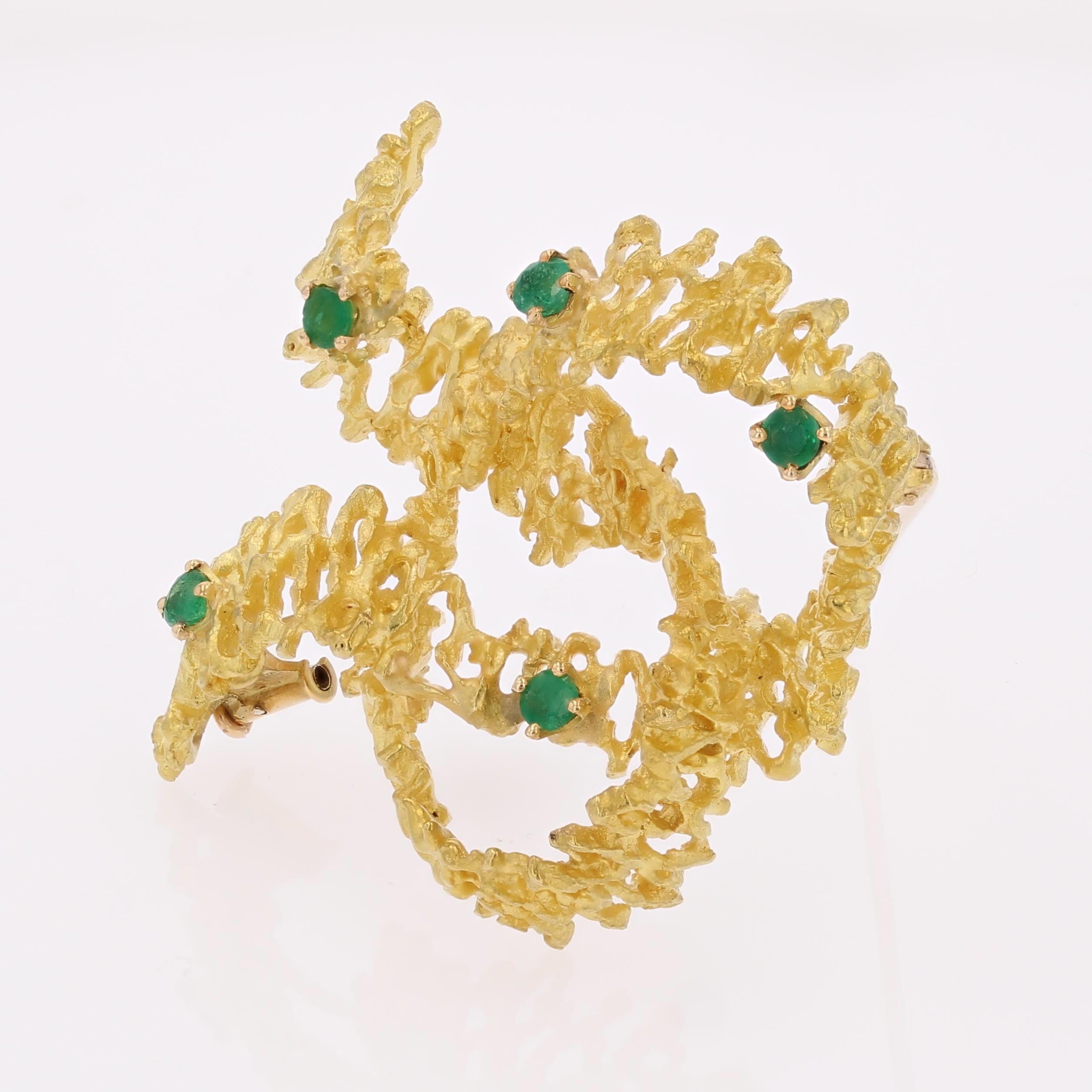 Taille ronde French 1970s Emeralds 18 Karat Yellow Amati Gold  Knotted Ribbon Brooch en vente