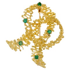 French 1970s Emeralds 18 Karat Yellow Amati Gold  Knotted Ribbon Brooch