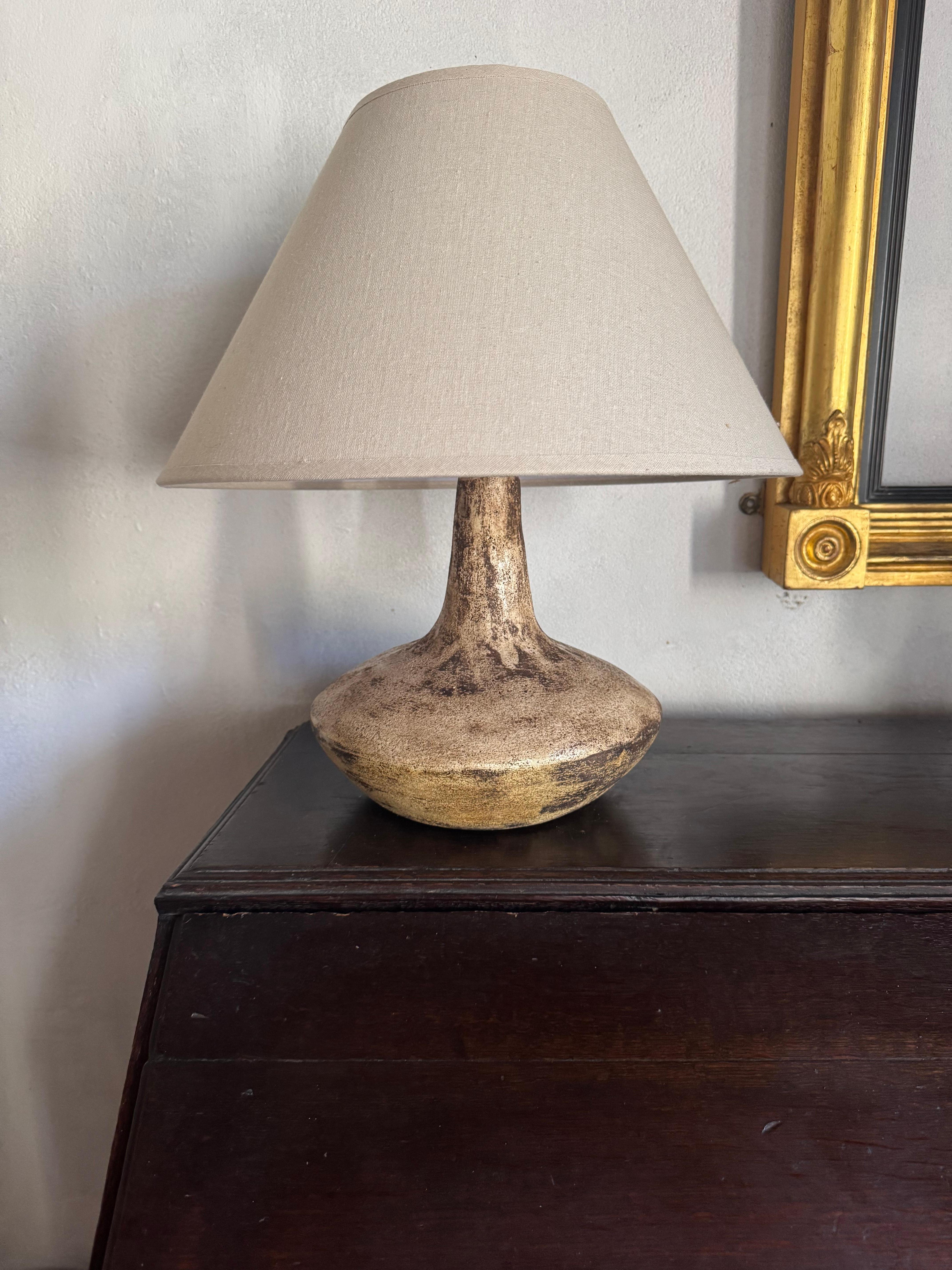 Mid-Century moderno Lampada da tavolo francese in ceramica smaltata degli anni '70 in vendita