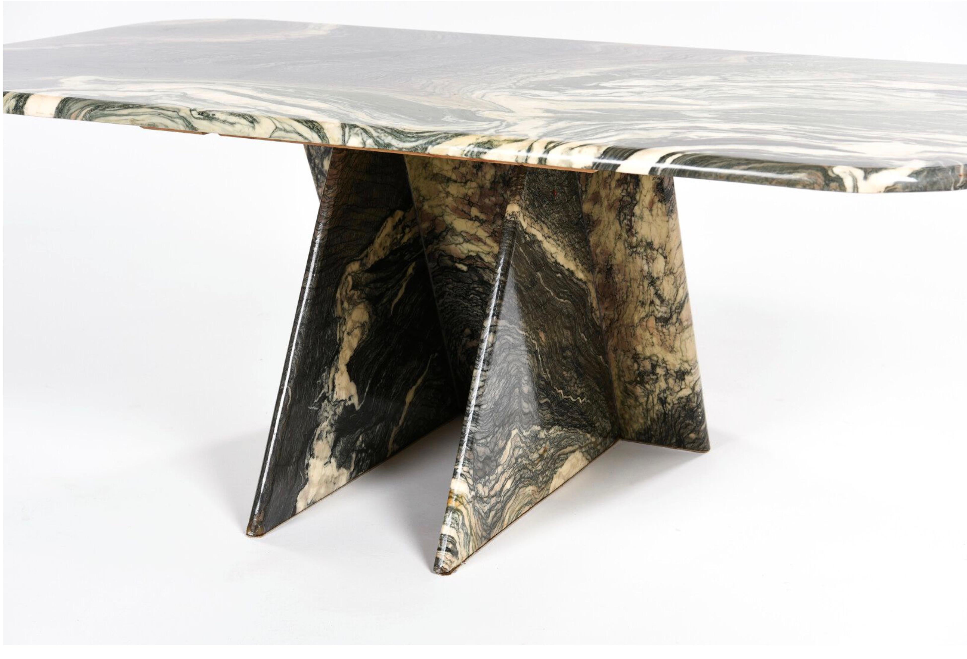 Cipollino Marble coffee table composed of a base made up of triangular sections entangled in each other and a rectangular chamfered top with rounded edges.
Circa 1970.

