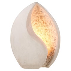Lampe de table "coquillage" en pierre calcaire sculptée à la main, datant des années 1970