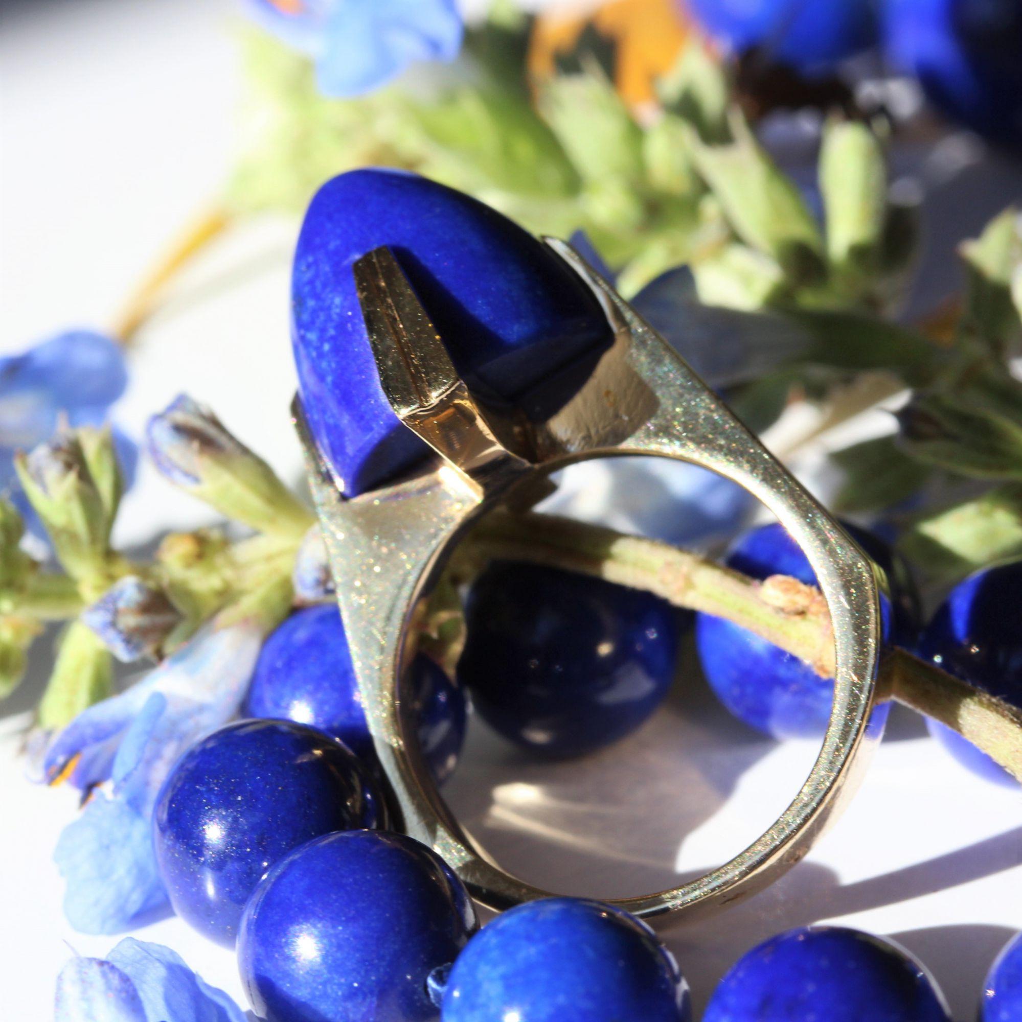 French 1970s Lapis Lazuli 18 Karat Yellow Gold Ring For Sale 9