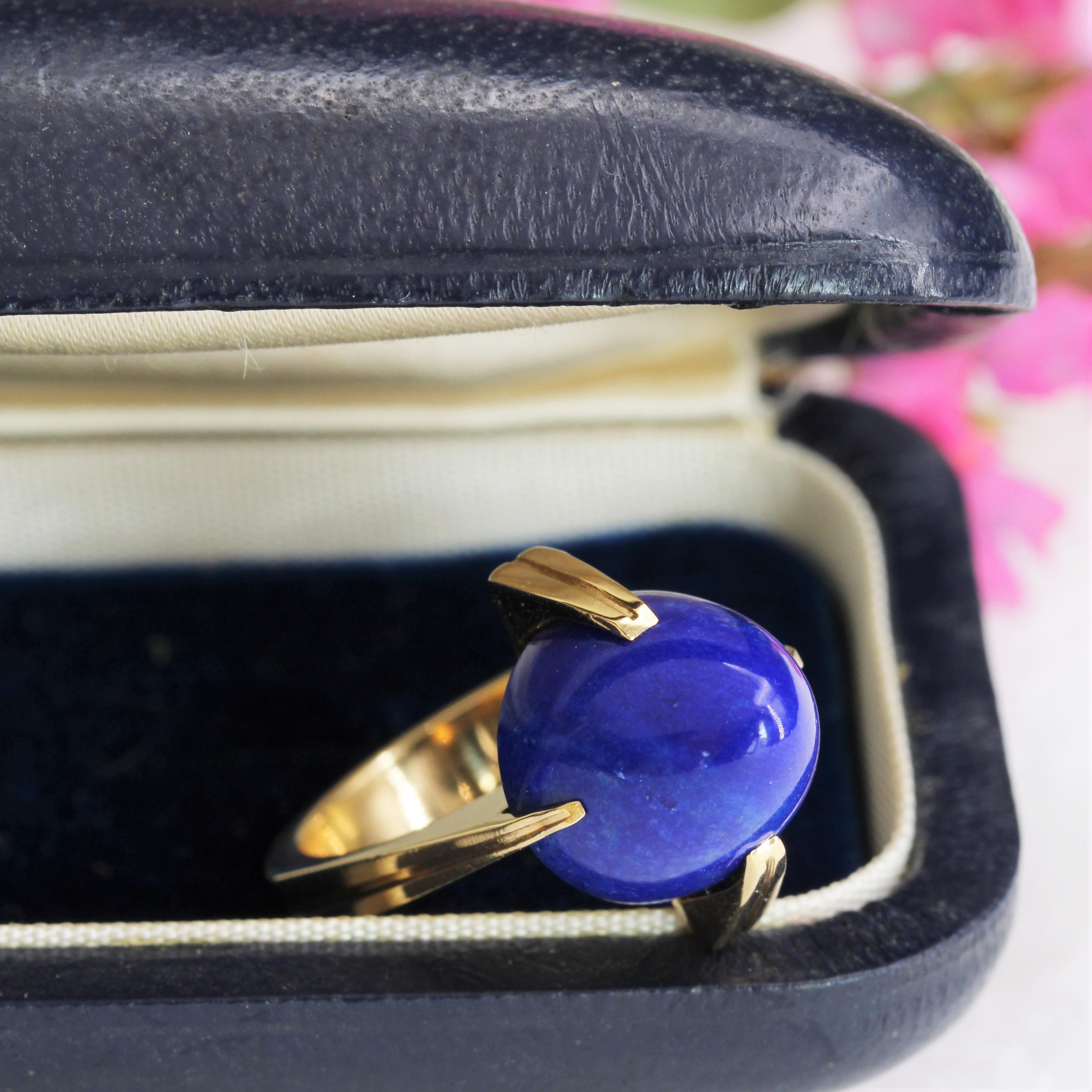 Women's French 1970s Lapis Lazuli 18 Karat Yellow Gold Ring For Sale