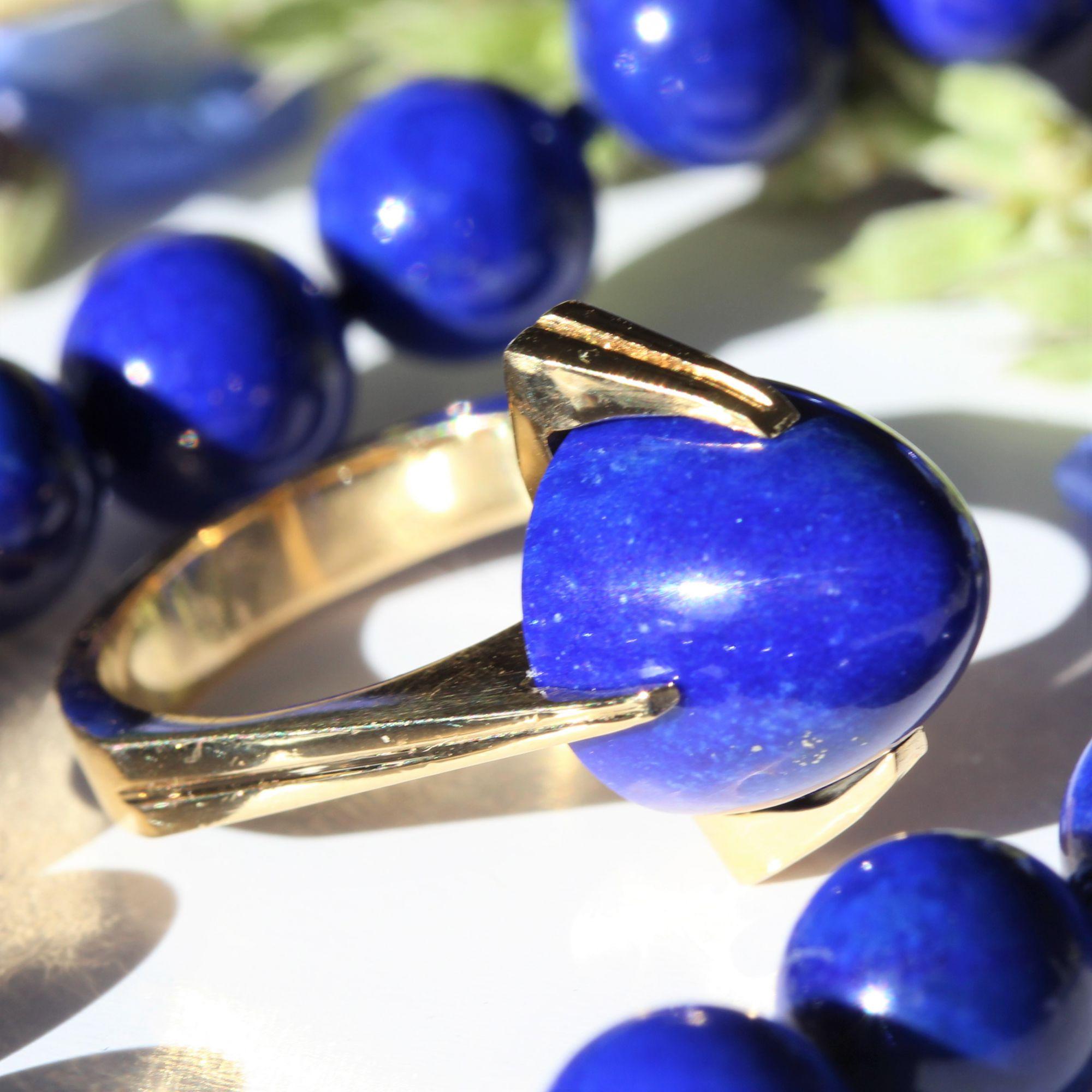 French 1970s Lapis Lazuli 18 Karat Yellow Gold Ring For Sale 4