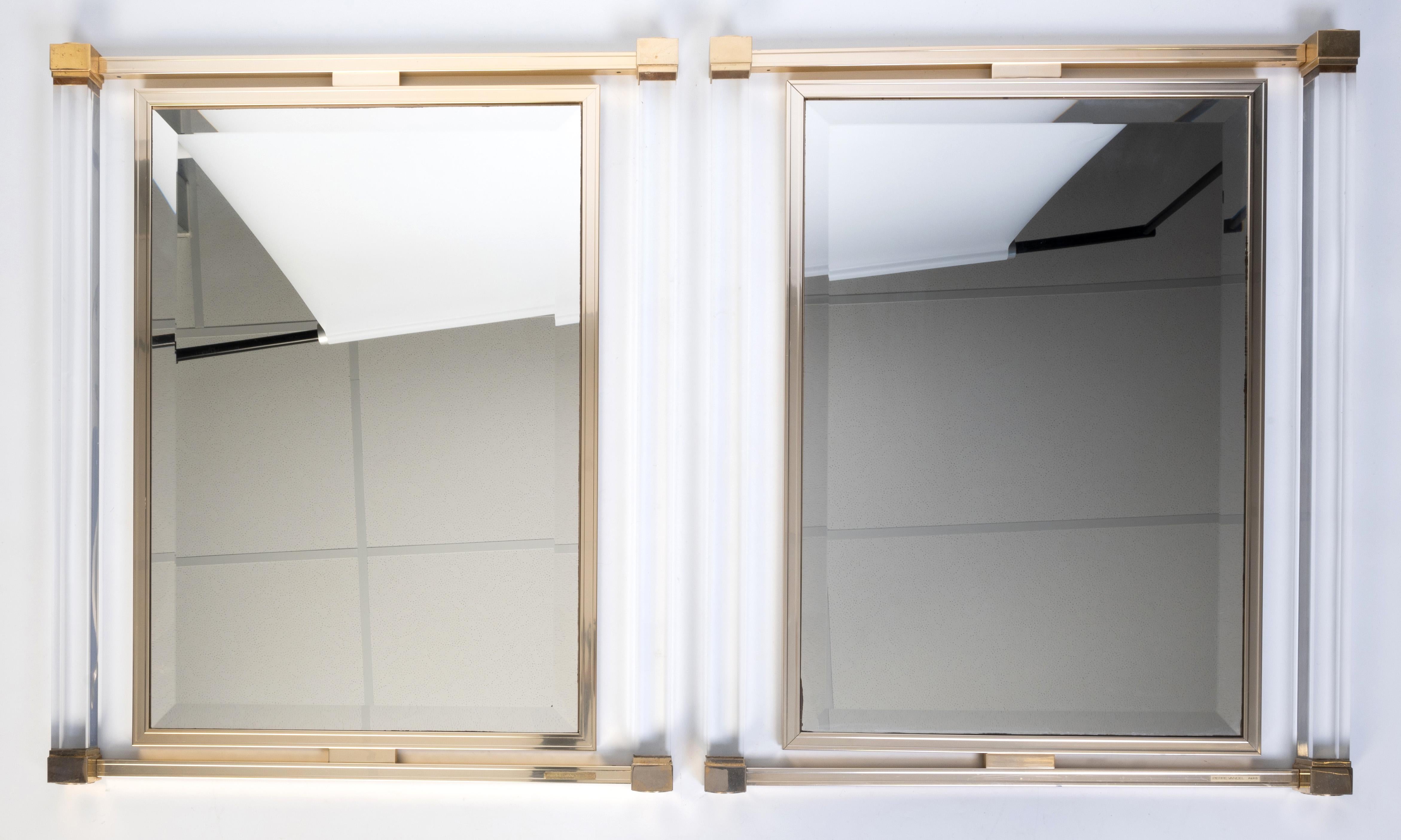 Specchio francese in lucite e lacca degli anni '70 di Pierre Vandel, Parigi in vendita 4