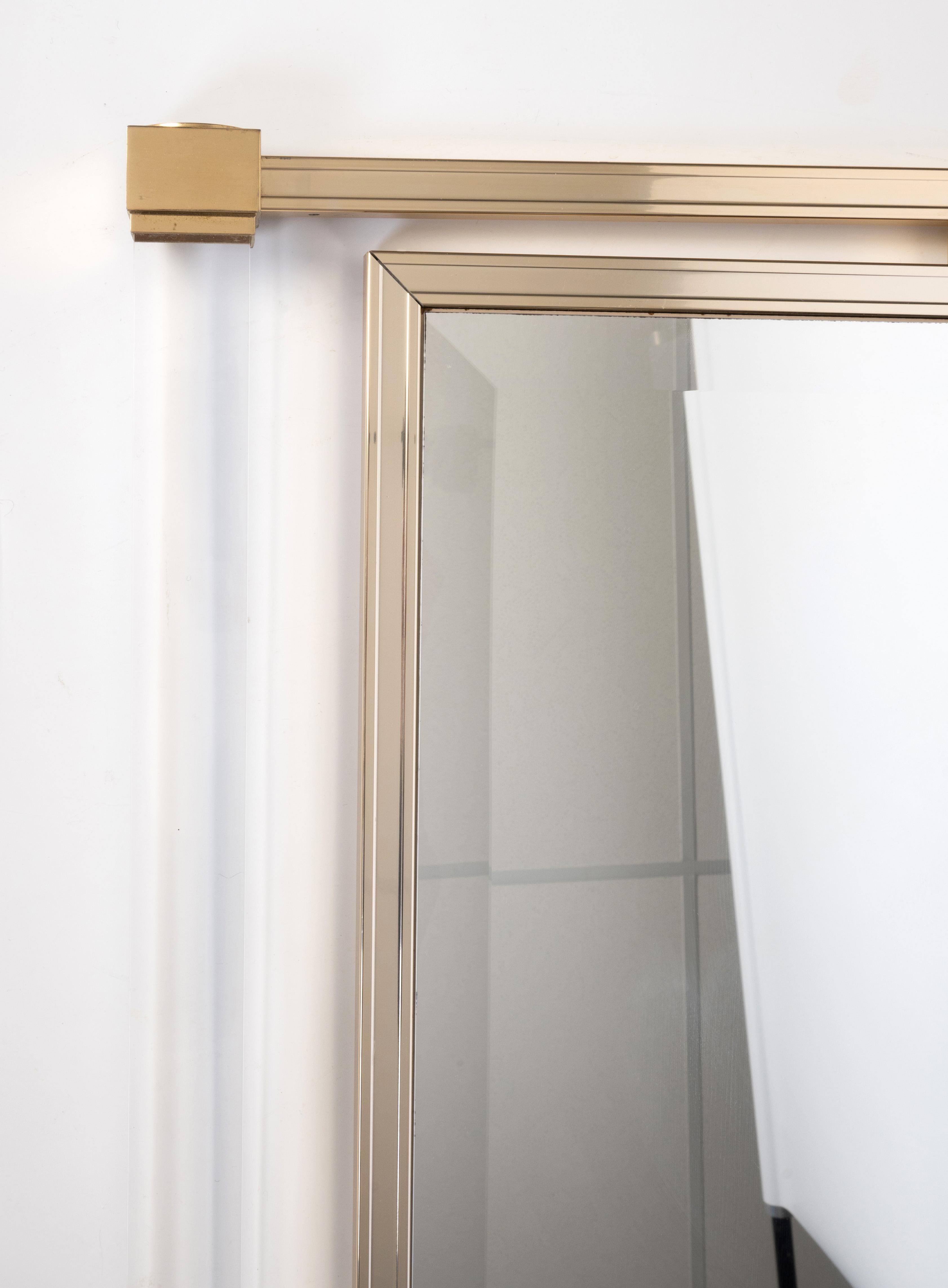 Specchio francese in lucite e lacca degli anni '70 di Pierre Vandel, Parigi In condizioni buone in vendita a London, GB