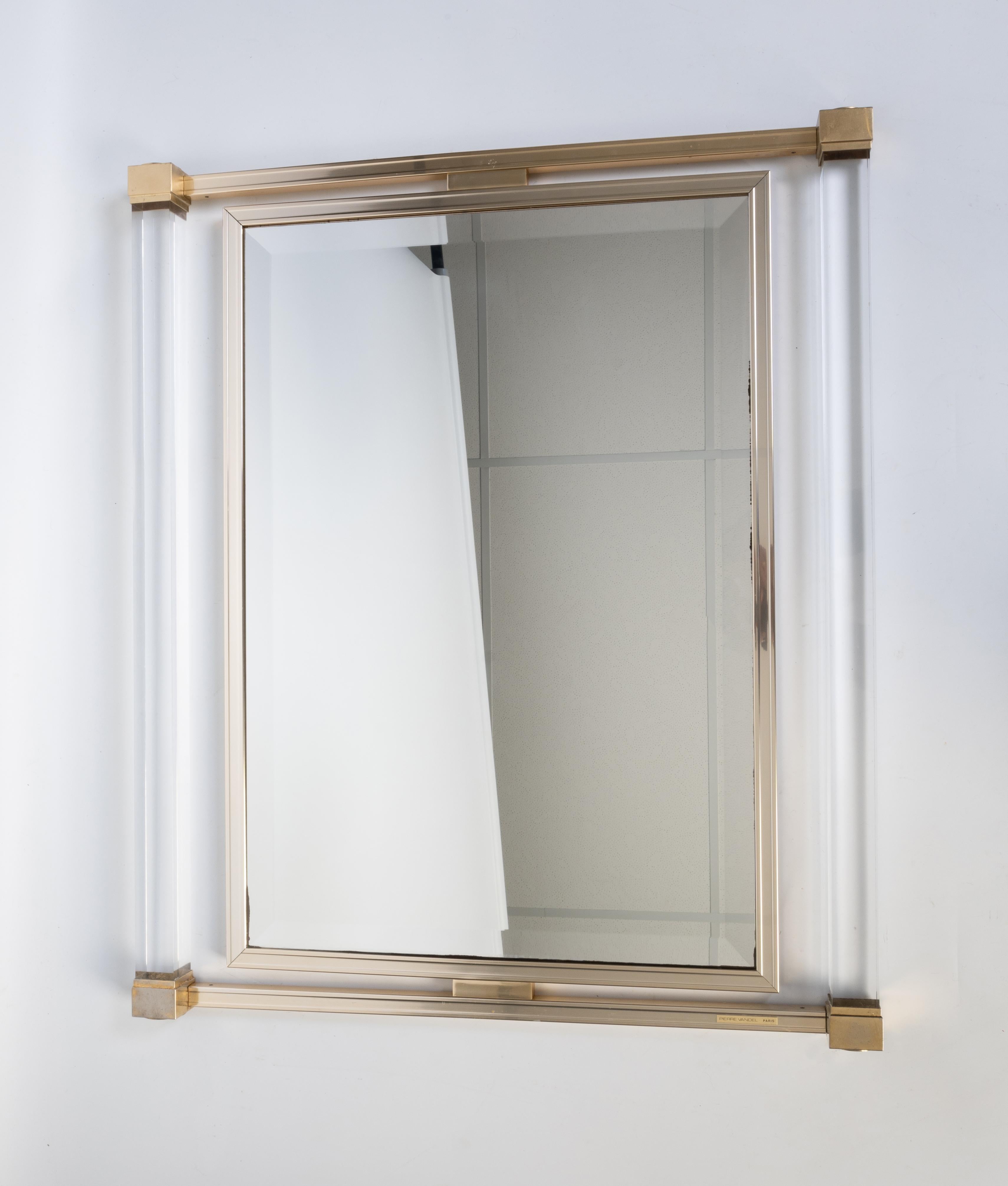 Specchio francese in lucite e lacca degli anni '70 di Pierre Vandel, Parigi in vendita 2