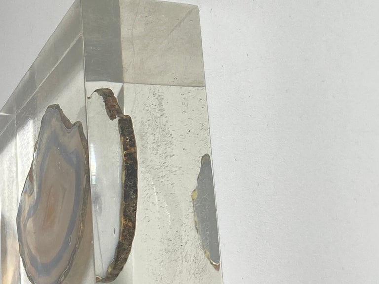 French, 1970s, Lucite Resin Cube Sculpture with Agate Stone For Sale at