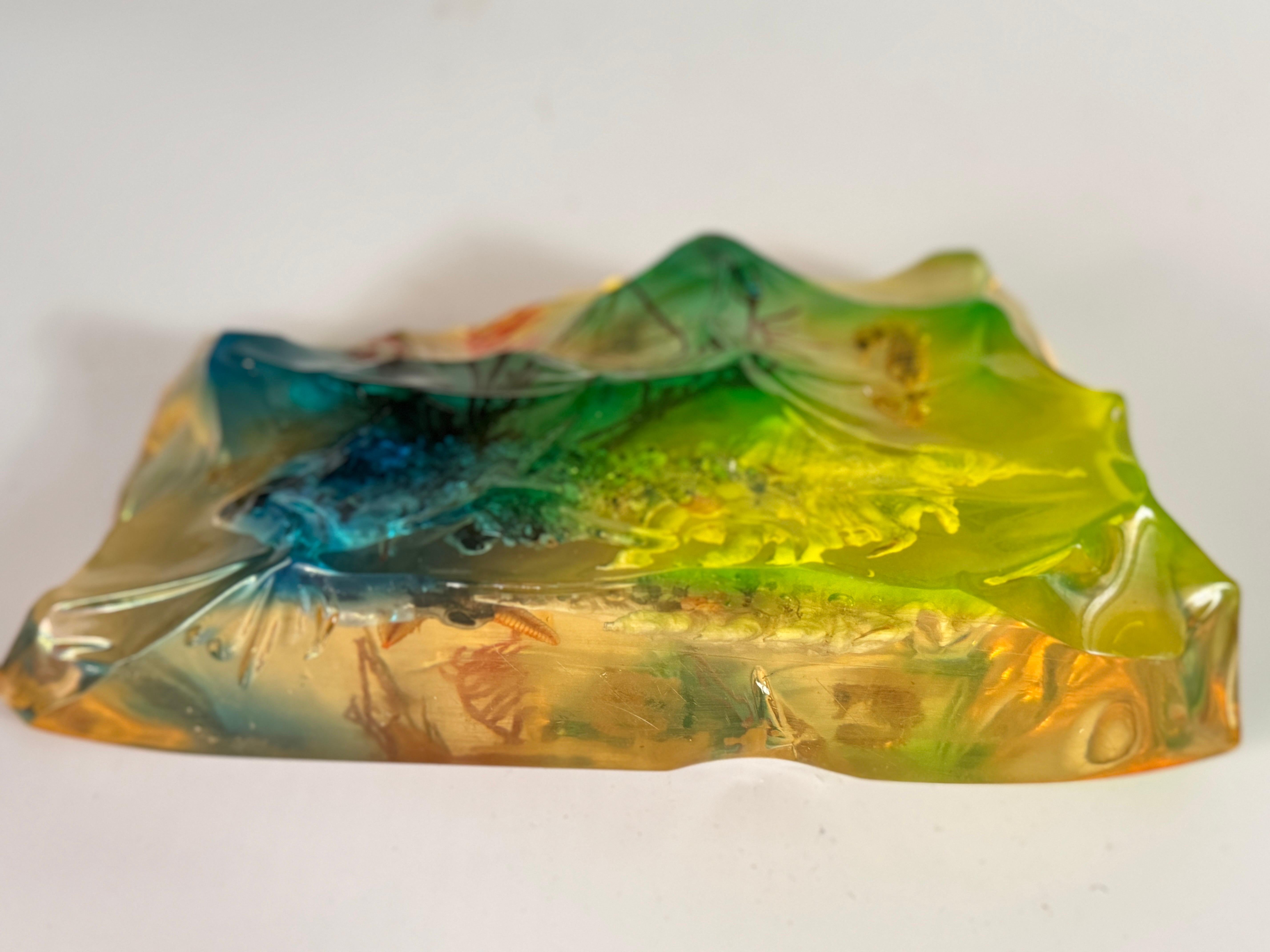 French, 1970s, Lucite Resin Cube Sculpture with with seashells andhyphocampi For Sale 1