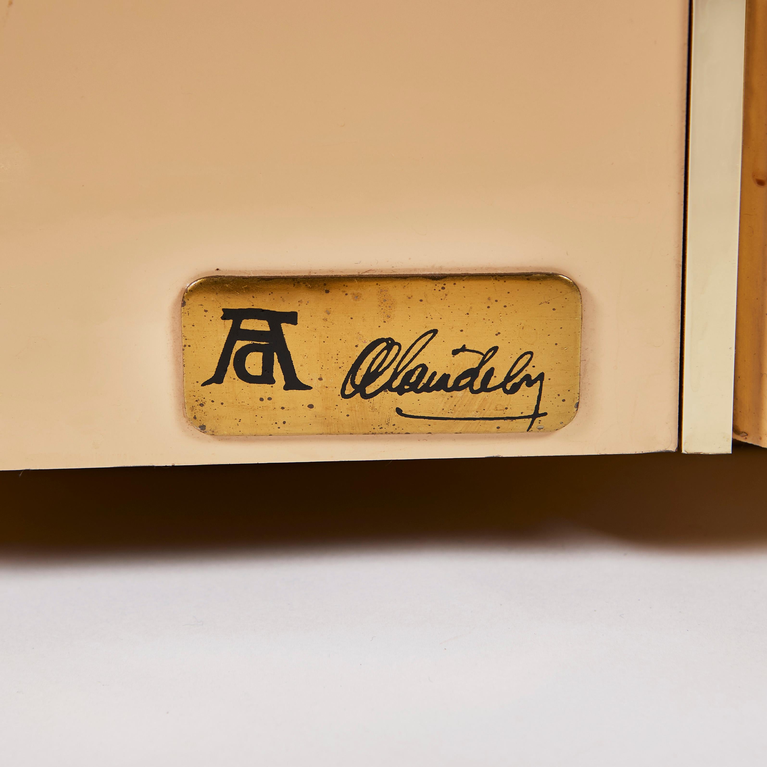 Ottone Cassettiera francese anni '70 Maison Jansen color crema disegnata da Alain Delon in vendita