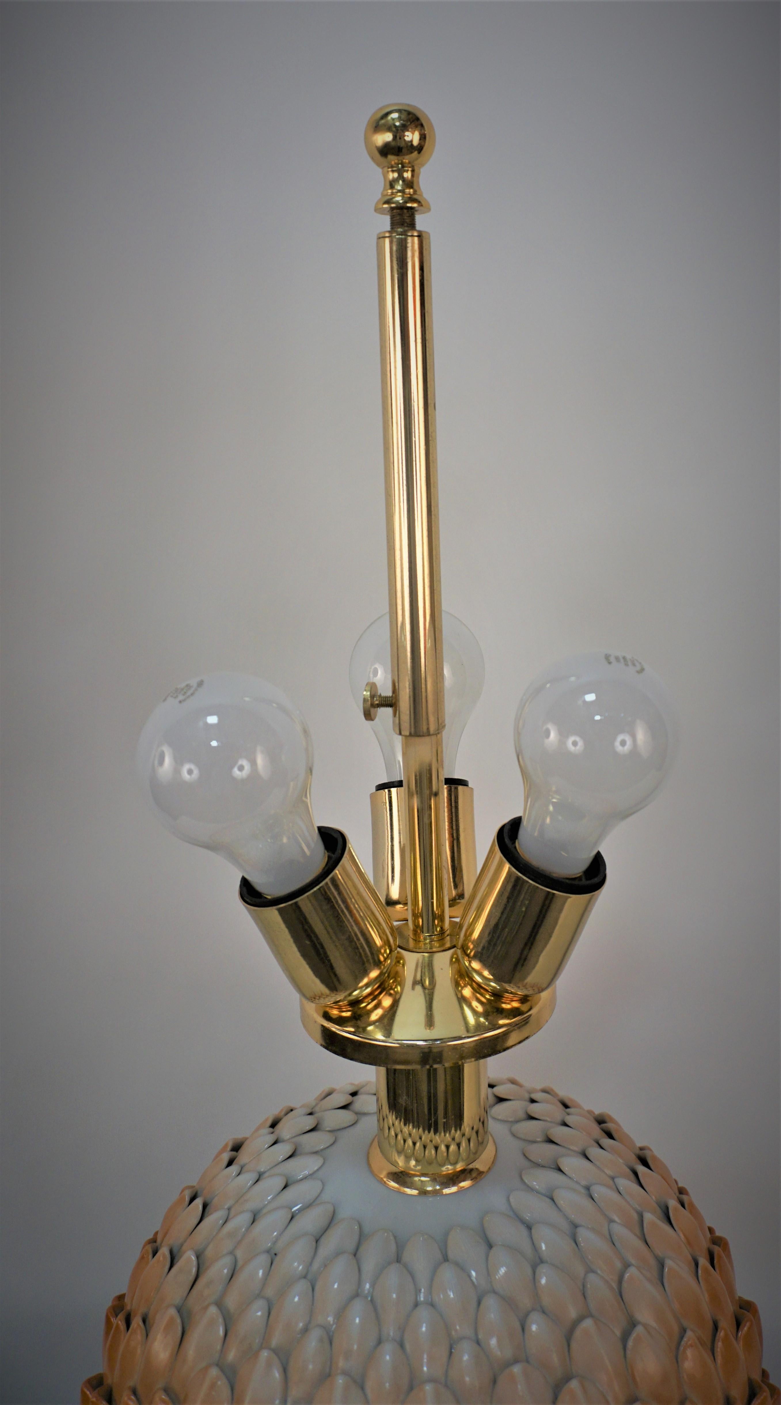 Porzellan-Tischlampe im modernen Design der 1970er Jahre (Metall) im Angebot