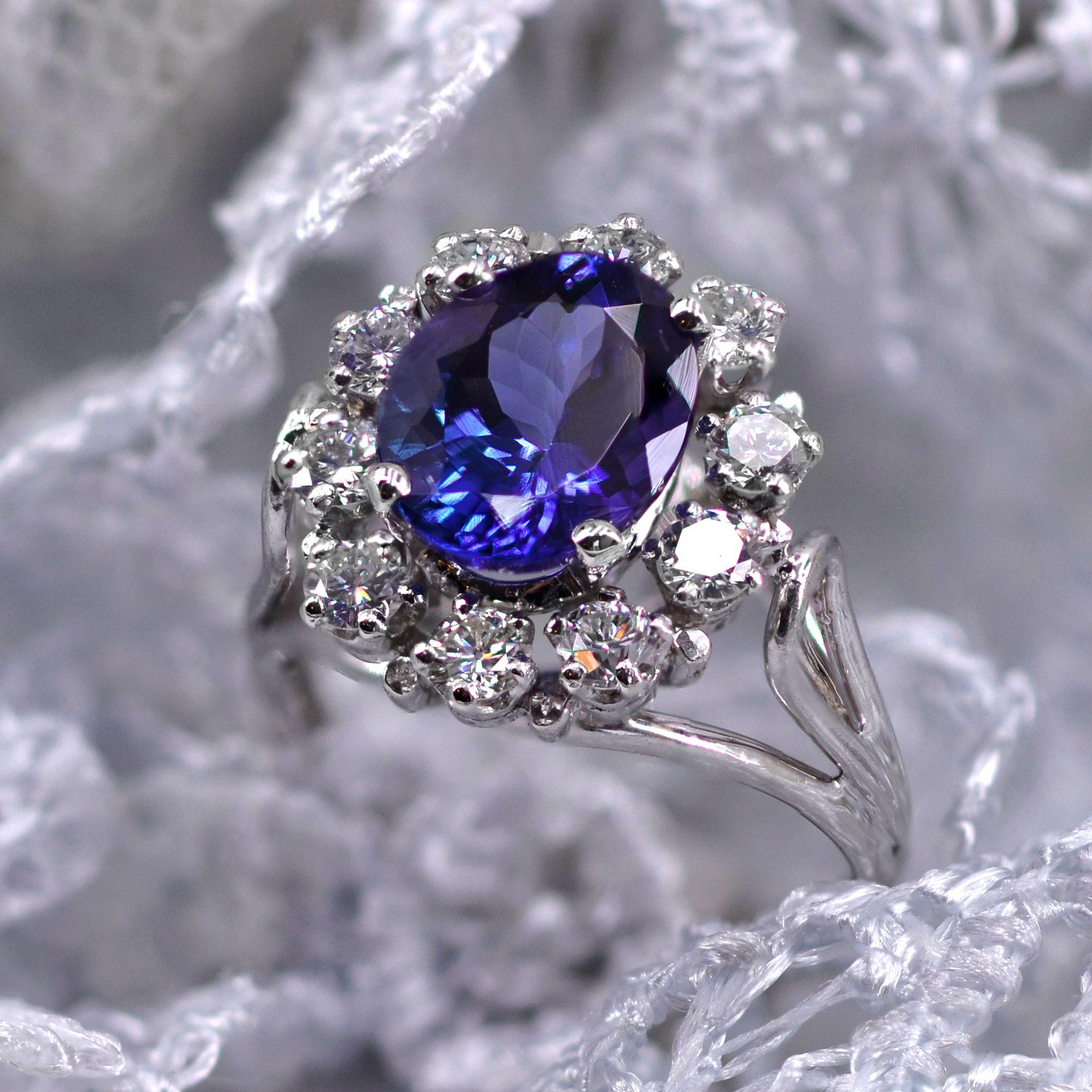 French 1970s Natural NO Heat Tanzanite Diamonds 18 Karat White Gold Ring For Sale 2