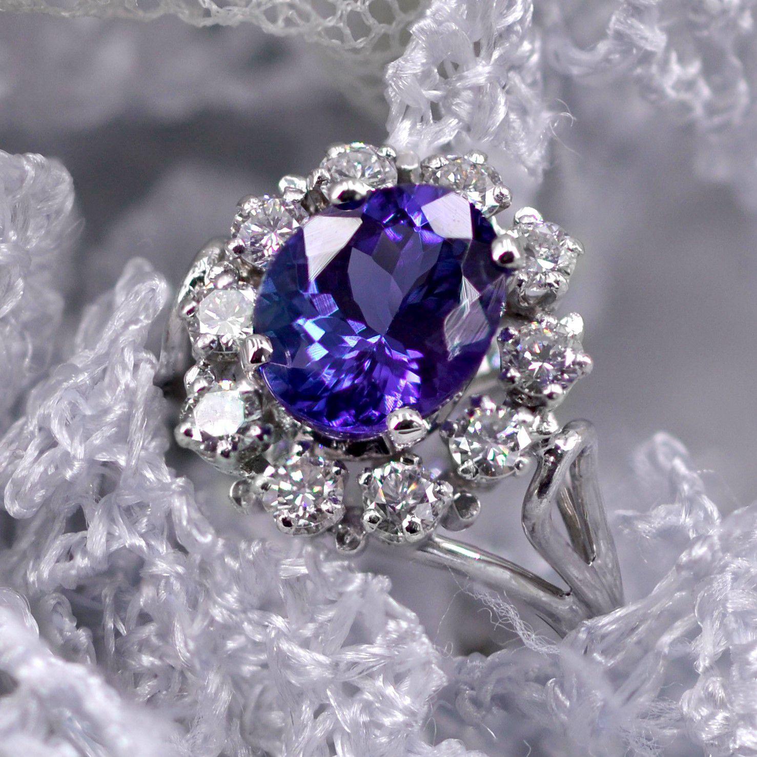 French 1970s Natural NO Heat Tanzanite Diamonds 18 Karat White Gold Ring For Sale 4