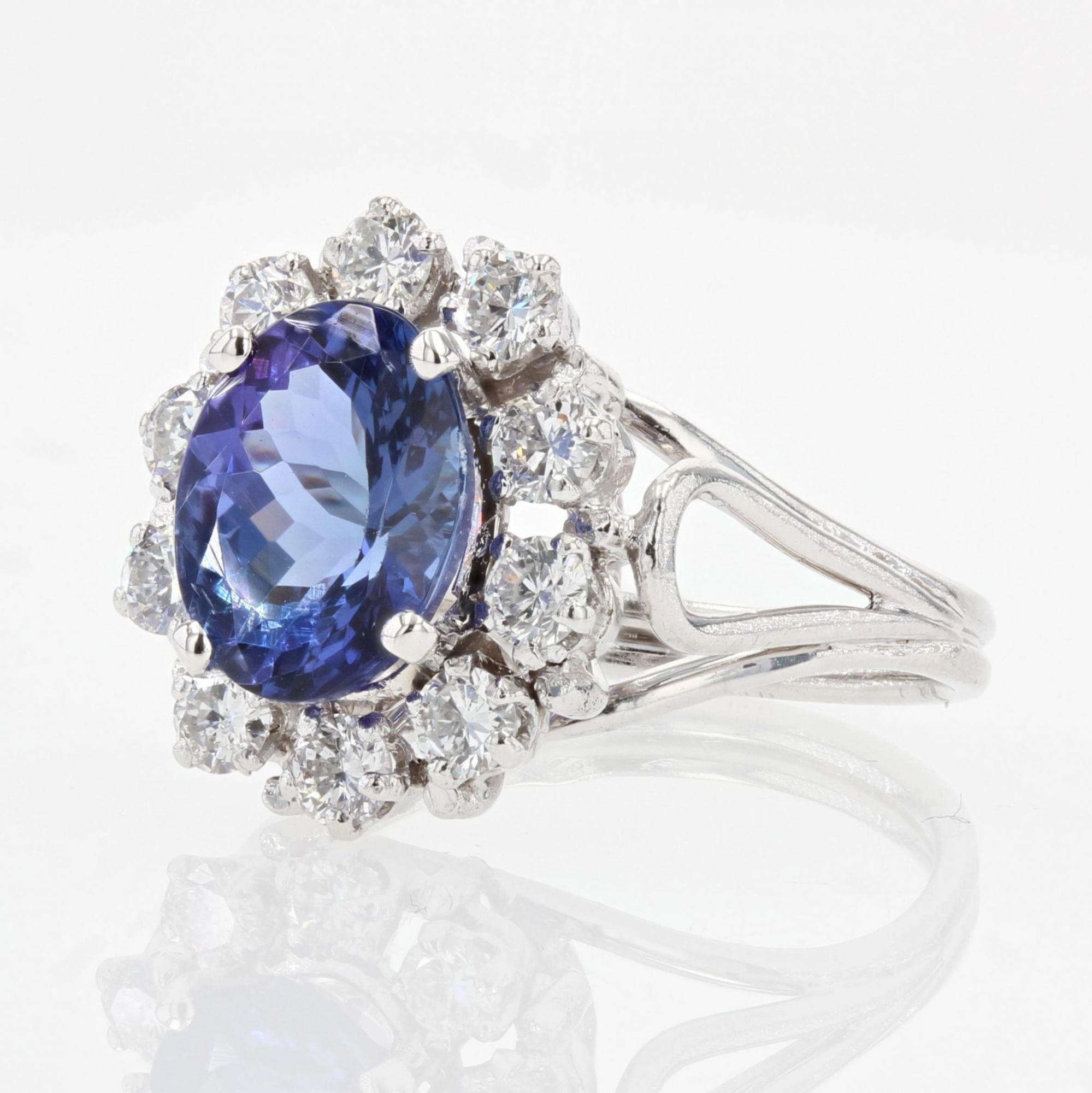 French 1970s Natural NO Heat Tanzanite Diamonds 18 Karat White Gold Ring In Excellent Condition For Sale In Poitiers, FR