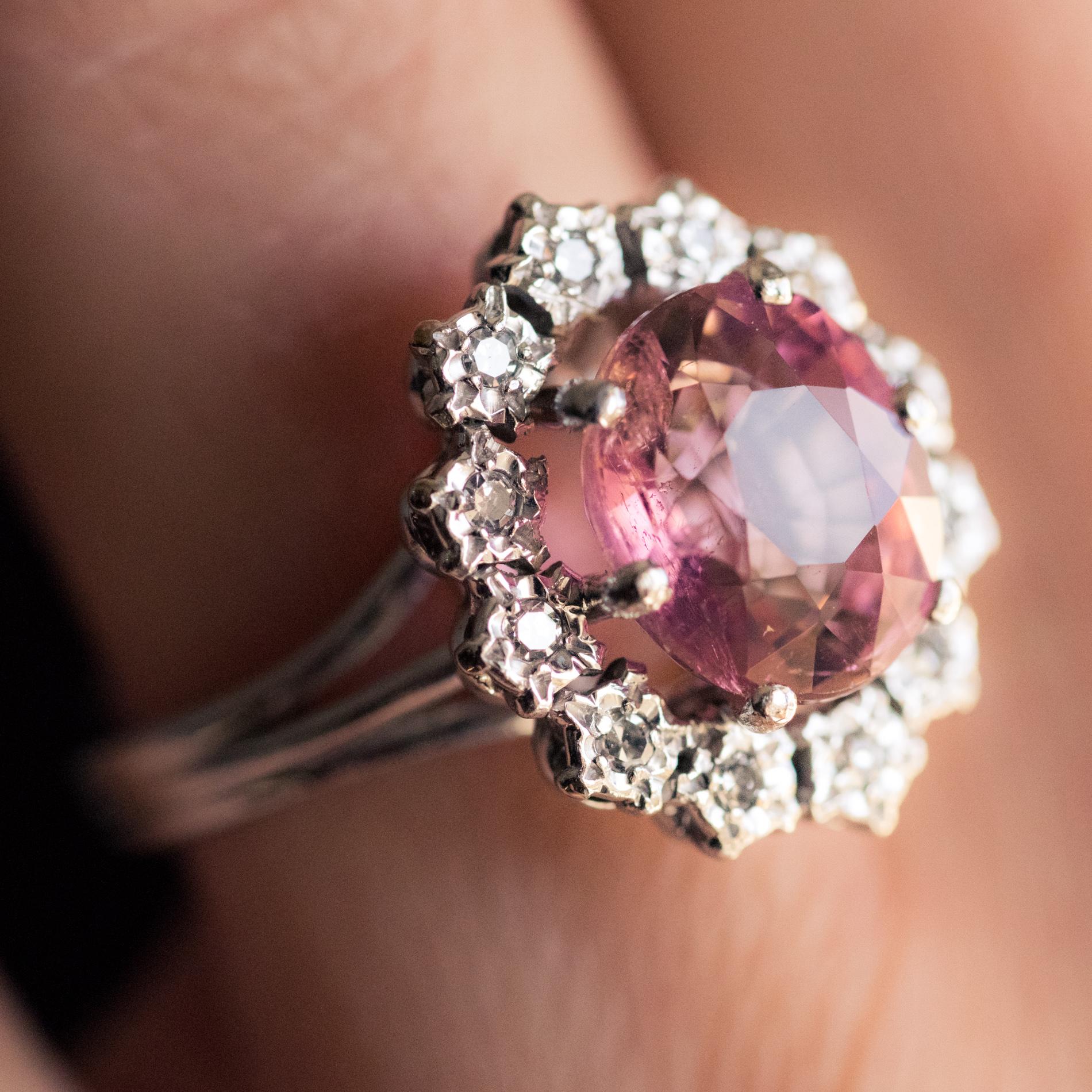 French 1970s Pink Tourmaline Diamonds 18 Karat White Gold Daisy Ring In Excellent Condition In Poitiers, FR