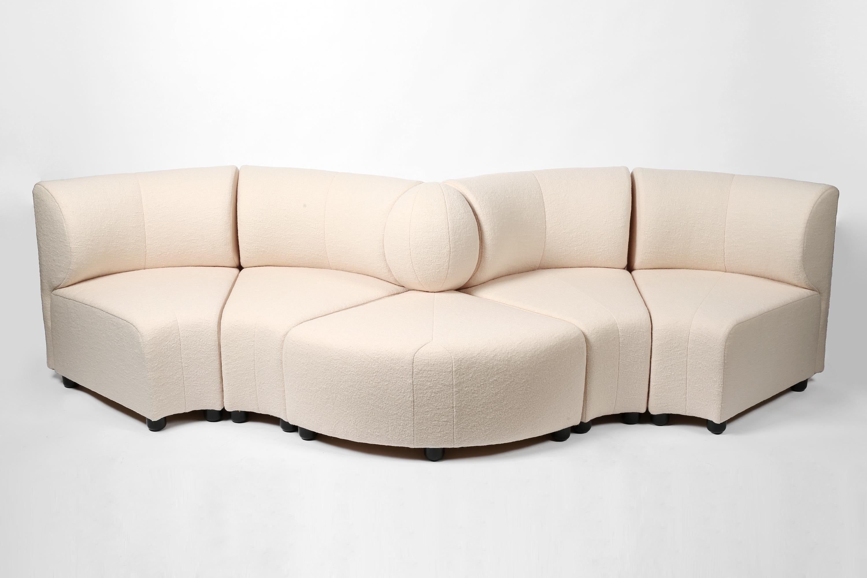 Français Canapé modulaire serpentin postmoderne français des années 1970 par Steiner en vente