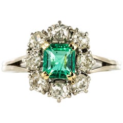 French 1970s Vintage Emerald Diamond 18 Karat White Gold Daisy Ring