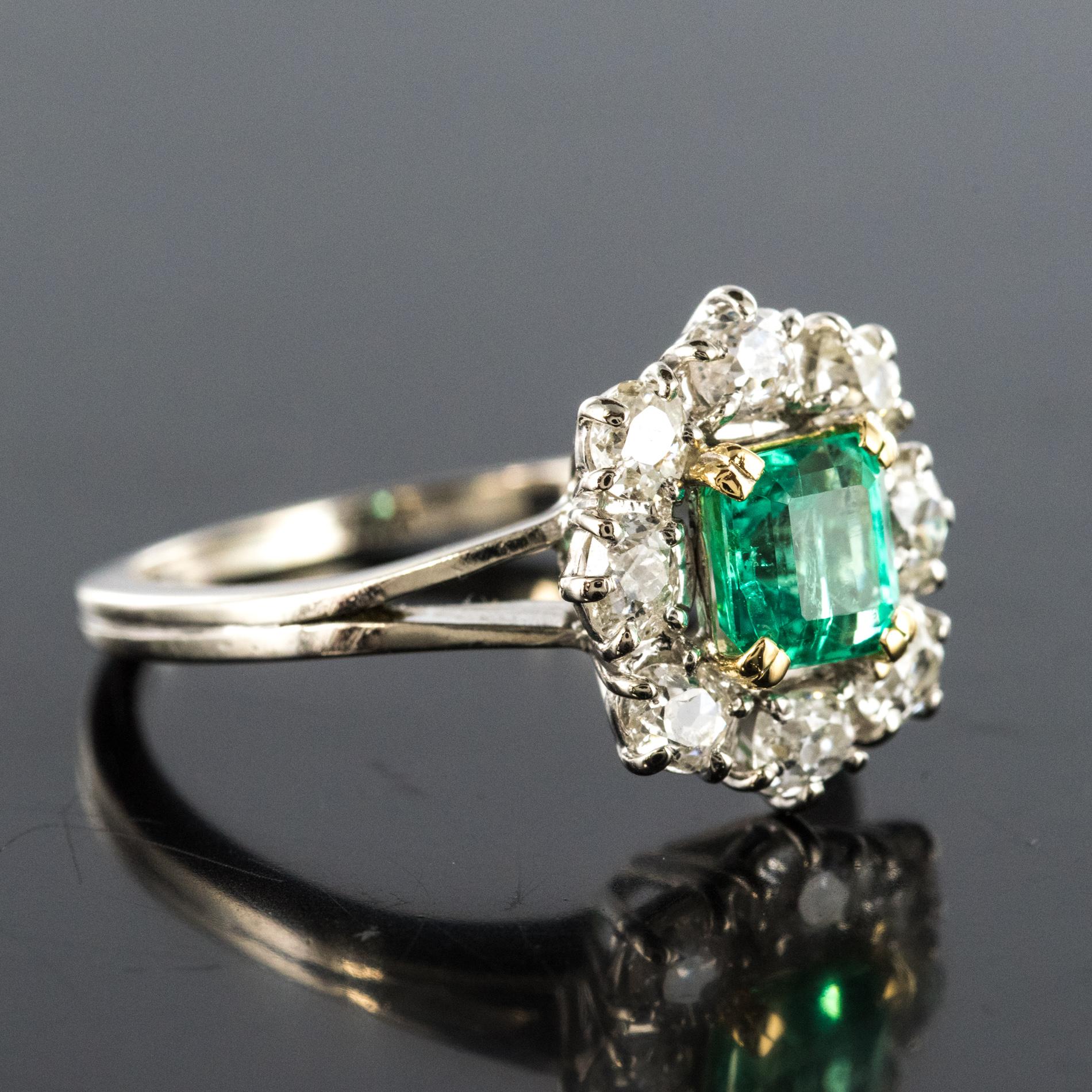 French 1970s Retro Emerald Diamond 18 Karat White Gold Daisy Ring For ...