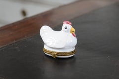 Boîte à pilules Rochard Limoges en porcelaine peinte à la main avec motif de poulet, années 1970