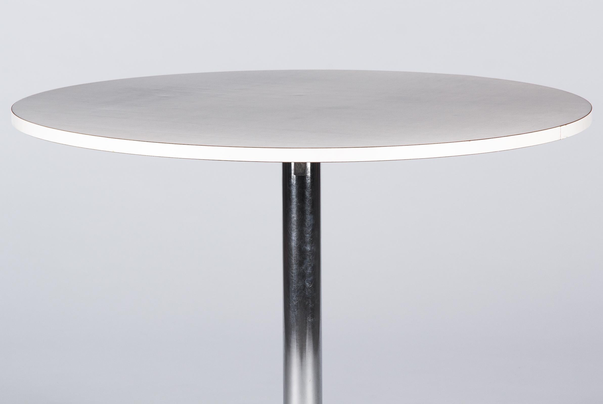 formica round table