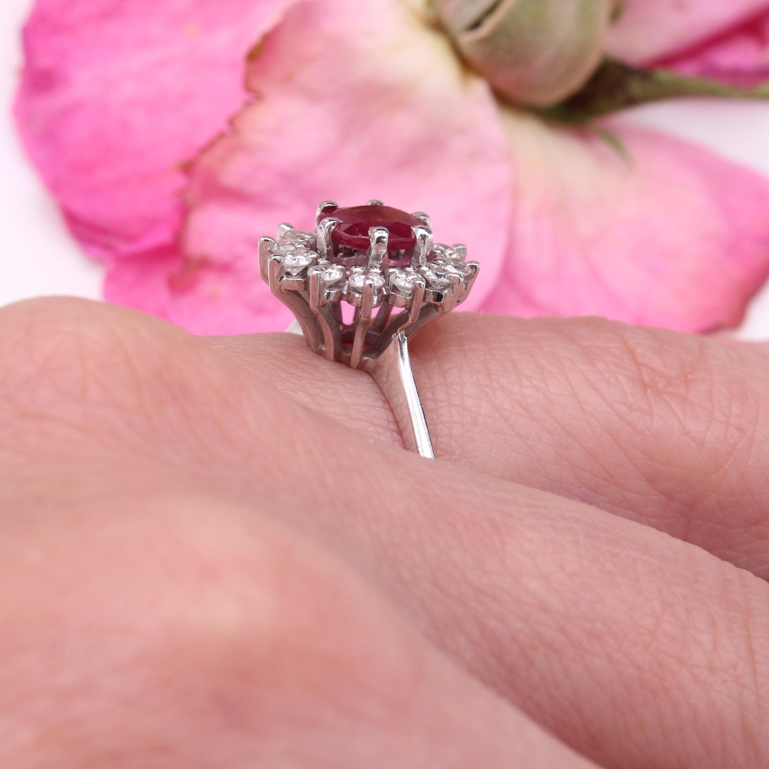 French 1970s Ruby White Sapphires 18 Karat White Gold Daisy Ring For Sale 4