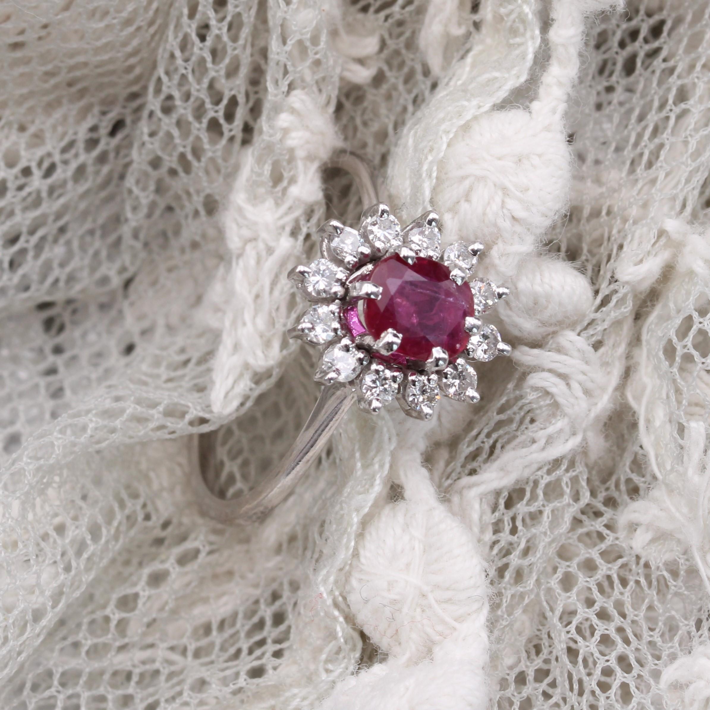 French 1970s Ruby White Sapphires 18 Karat White Gold Daisy Ring For Sale 5