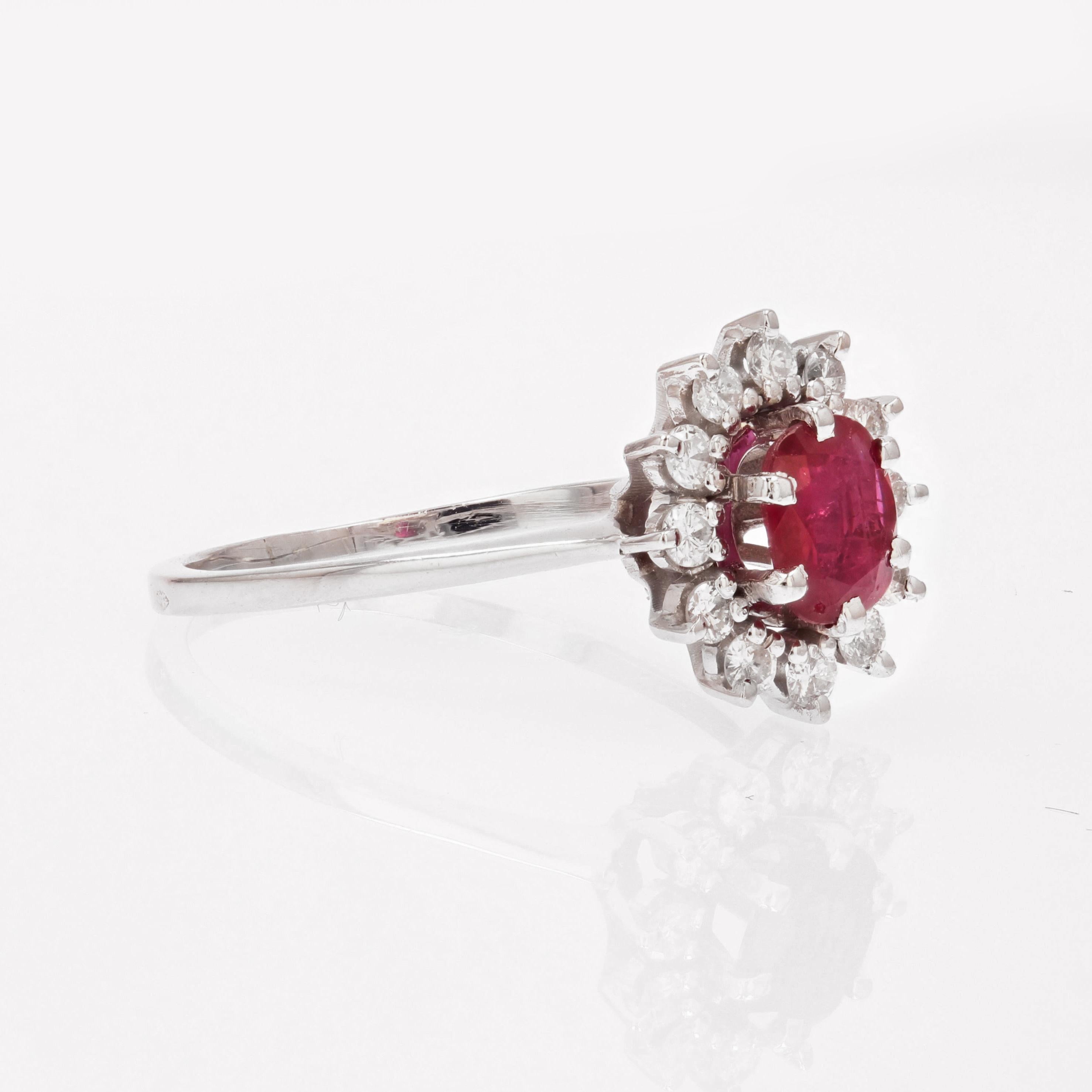French 1970s Ruby White Sapphires 18 Karat White Gold Daisy Ring For Sale 3