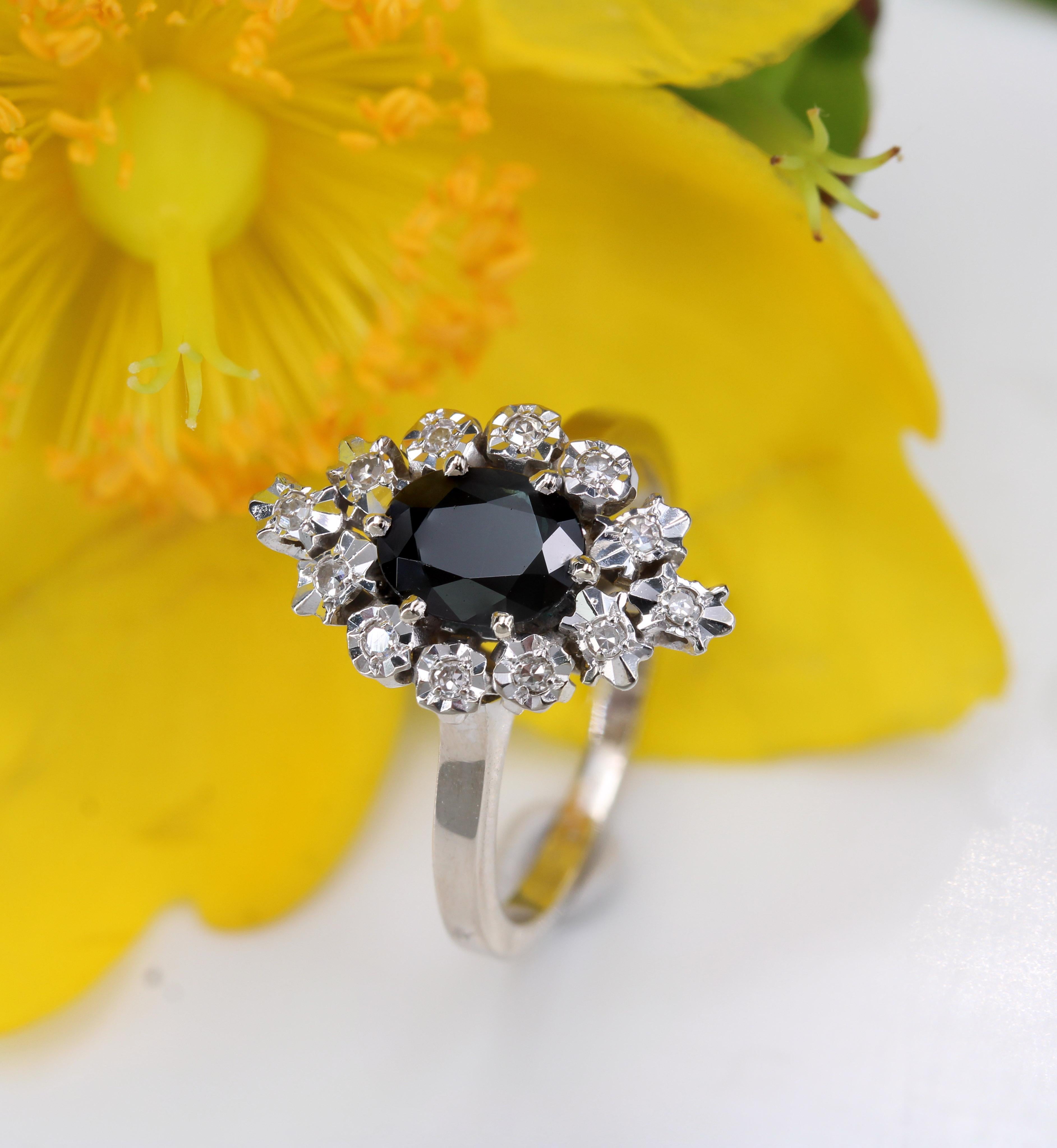 Anello francese degli anni '70 con zaffiro e diamanti in oro bianco 18 carati in vendita 4