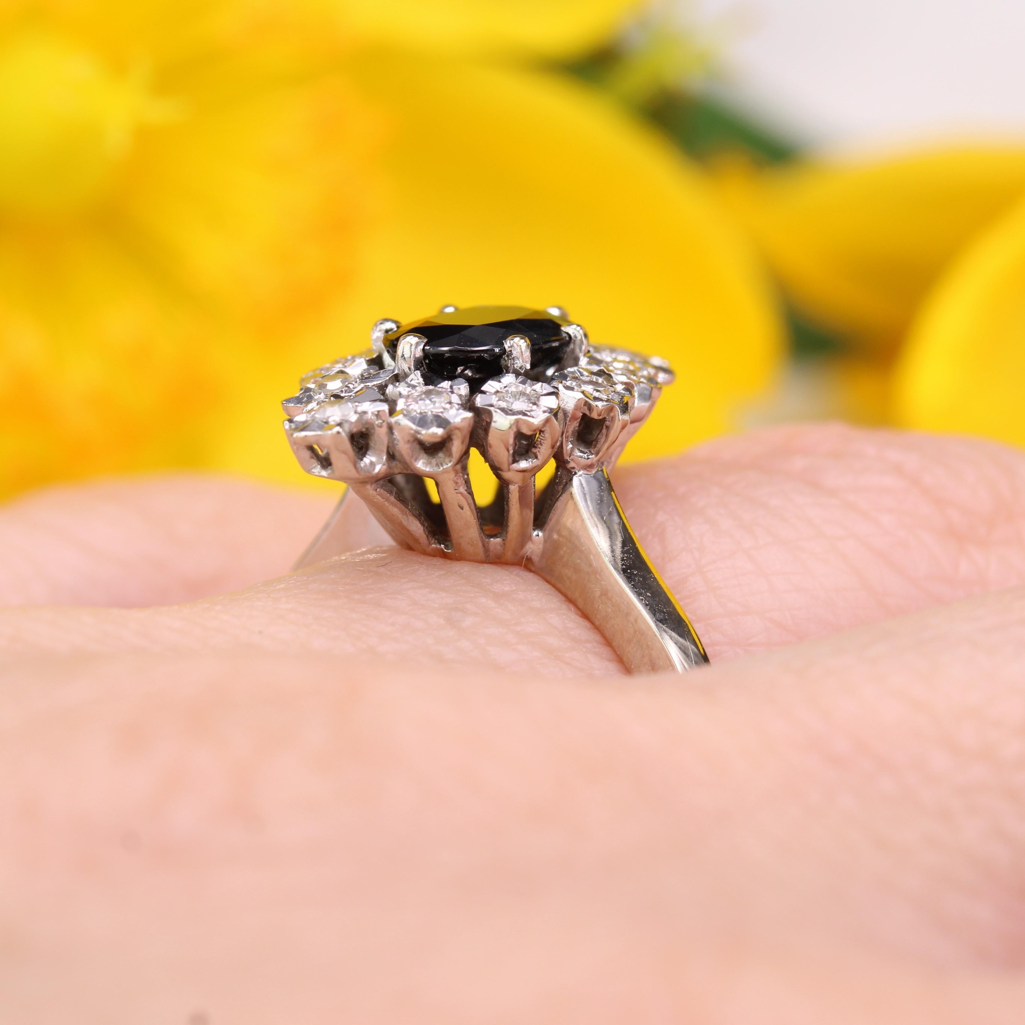 Anello francese degli anni '70 con zaffiro e diamanti in oro bianco 18 carati in vendita 8