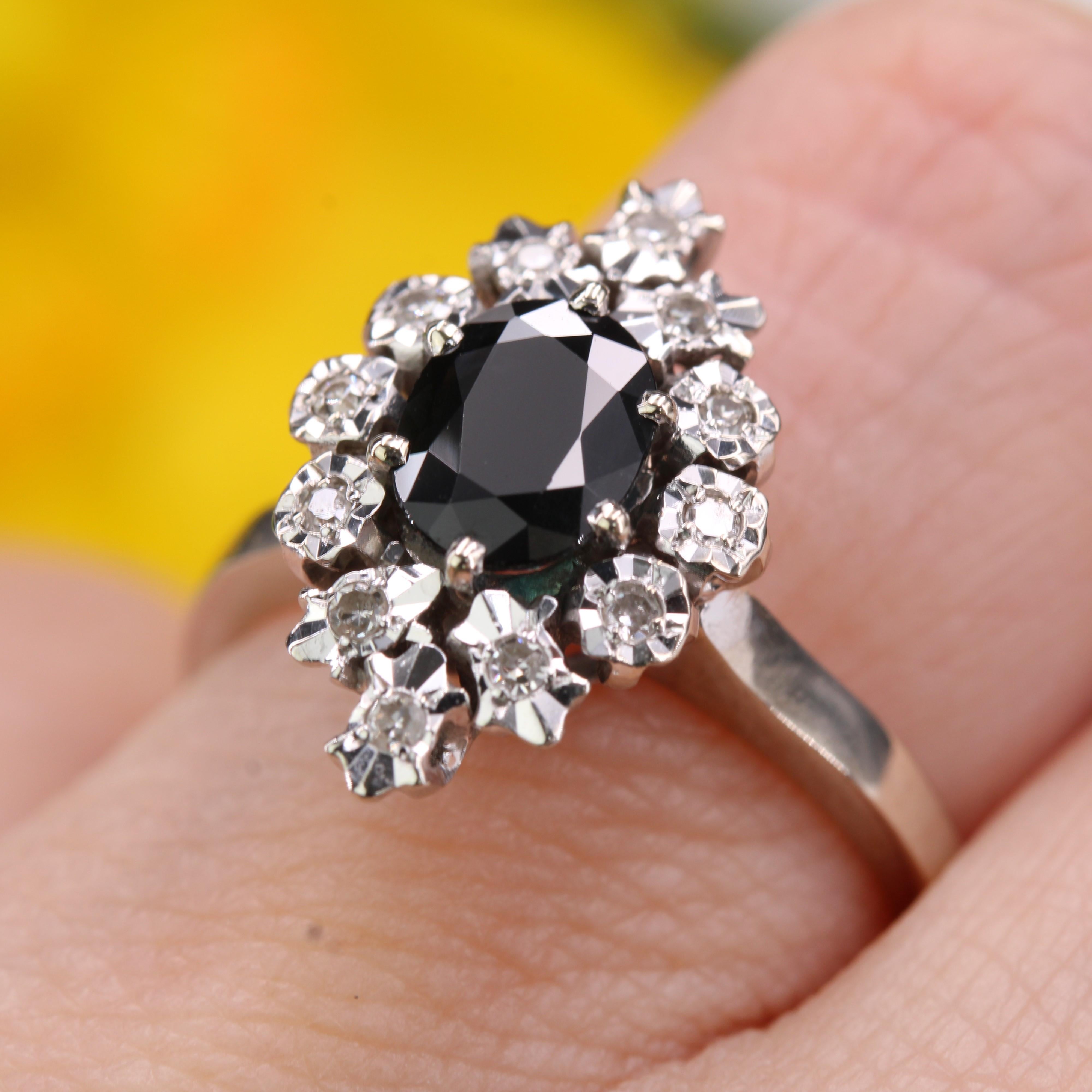 Anello francese degli anni '70 con zaffiro e diamanti in oro bianco 18 carati in vendita 9