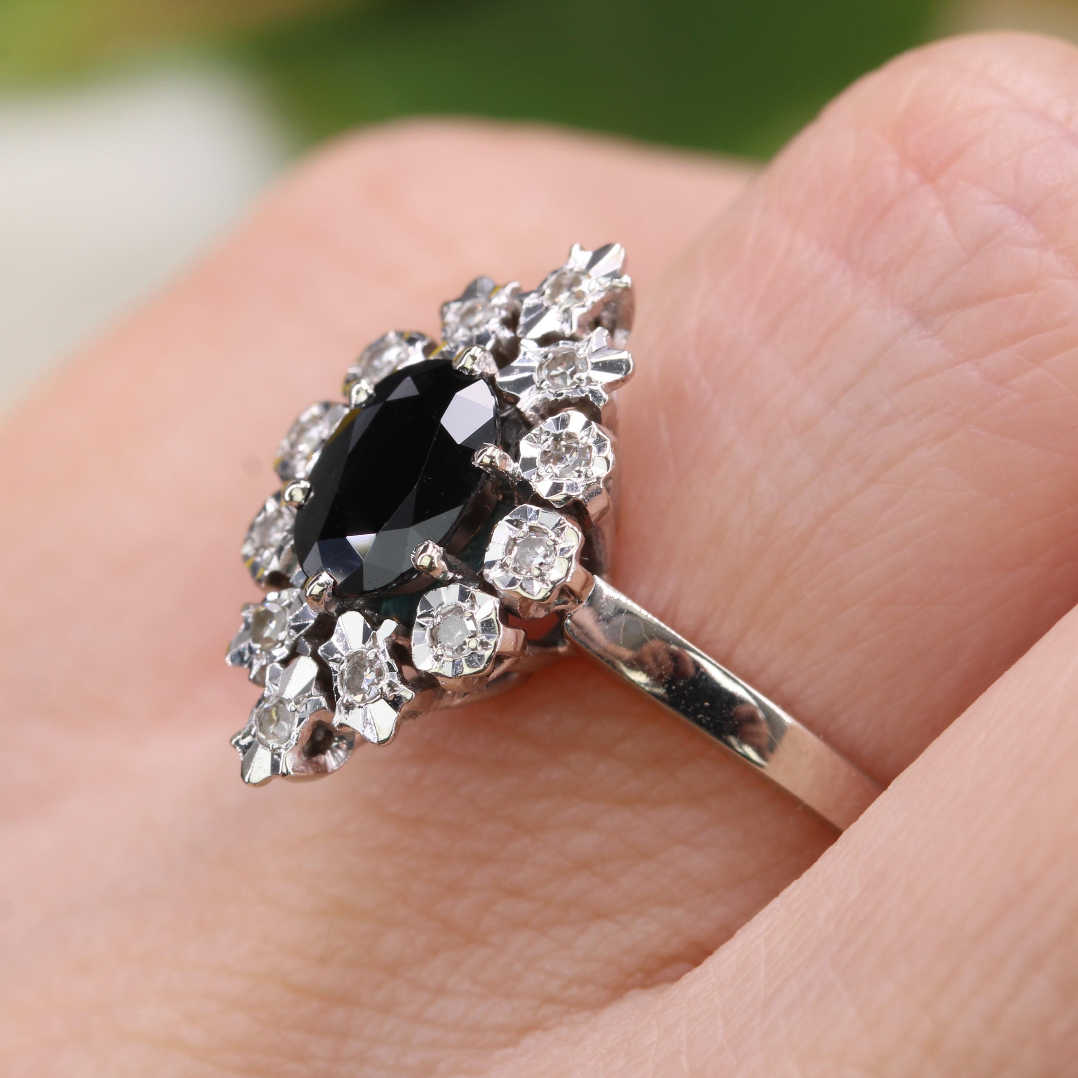 Anello francese degli anni '70 con zaffiro e diamanti in oro bianco 18 carati in vendita 11