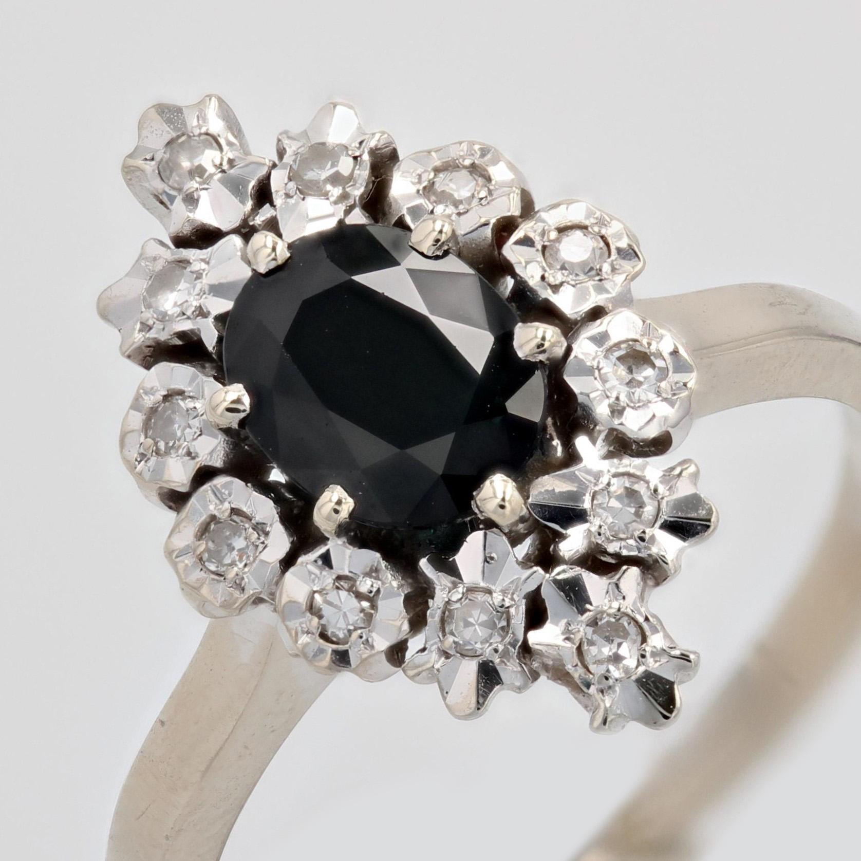 Anello francese degli anni '70 con zaffiro e diamanti in oro bianco 18 carati in vendita 3