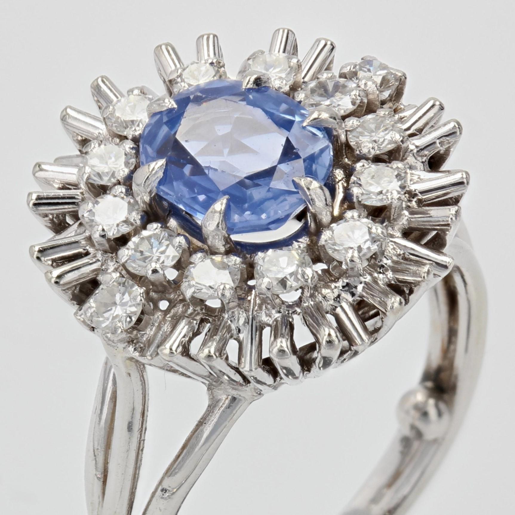 French 1970s Sapphire Diamonds 18 Karat White Gold Radiant Retro Ring 3