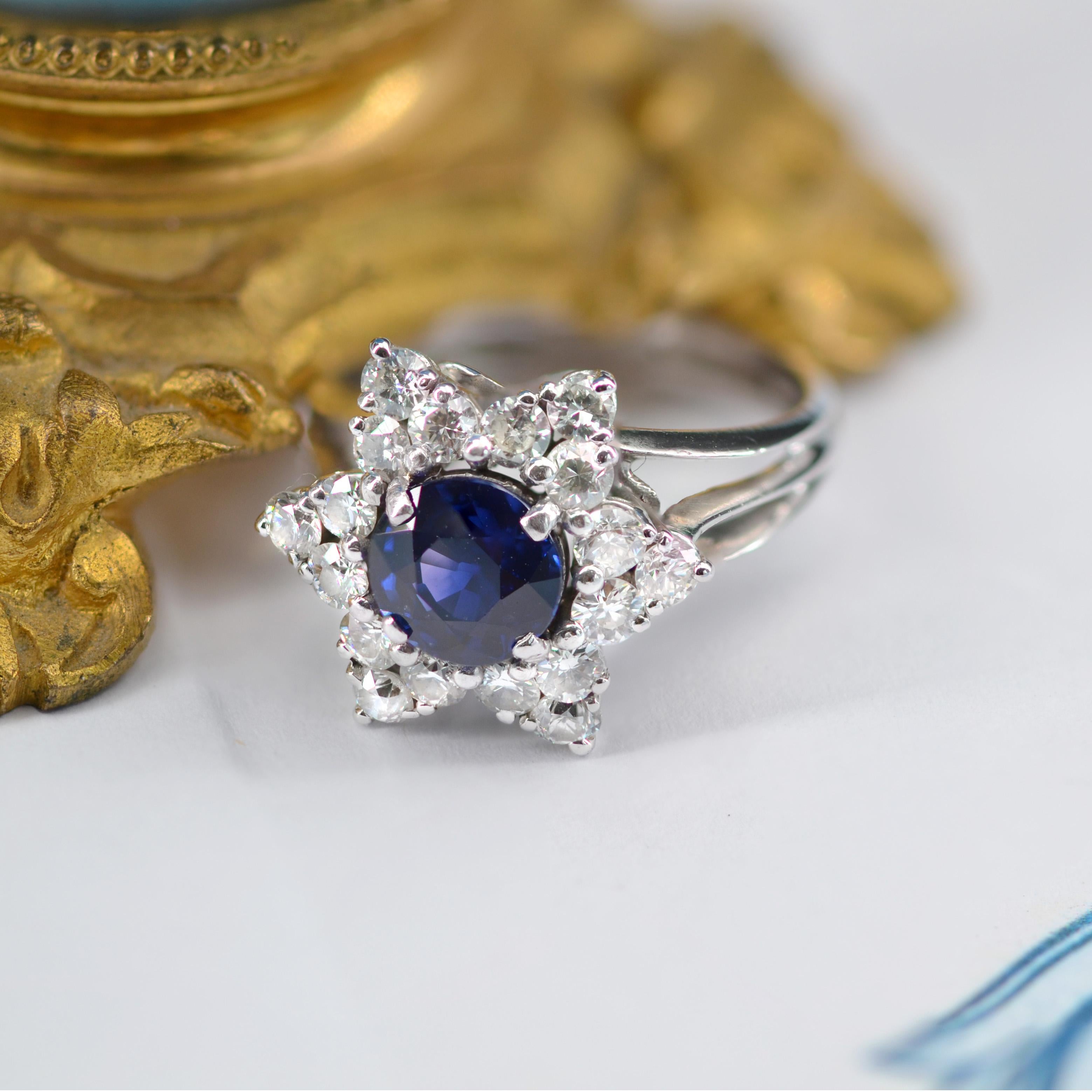 French 1970s Sapphire Diamonds 18 Karat White Gold Snowflake Ring For Sale 4