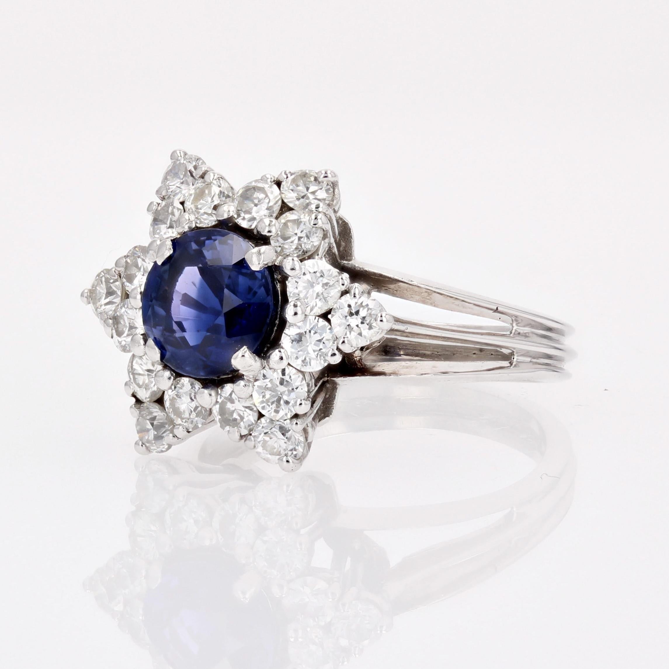 French 1970s Sapphire Diamonds 18 Karat White Gold Snowflake Ring In Excellent Condition For Sale In Poitiers, FR
